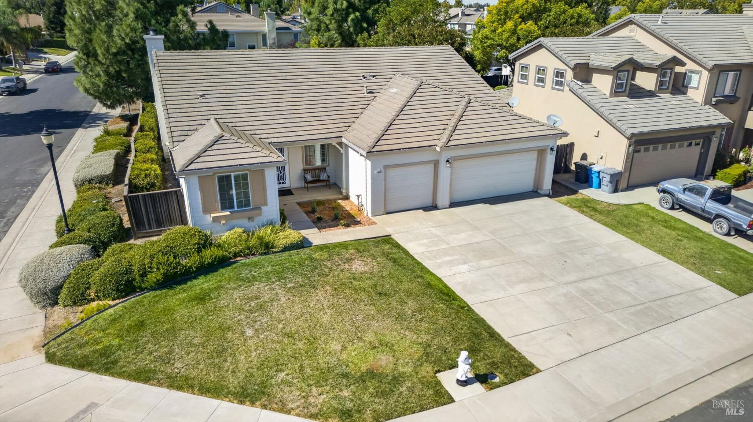 1030 Revelle Dr — photo