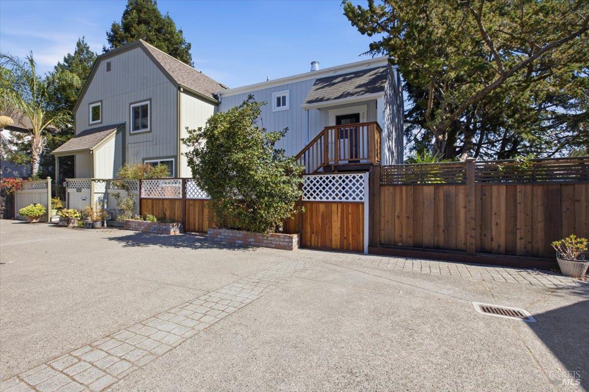 2569 Topaz Dr — photo