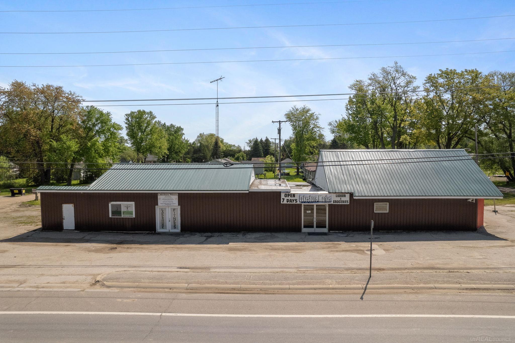 7023 Lakeshore Road — photo