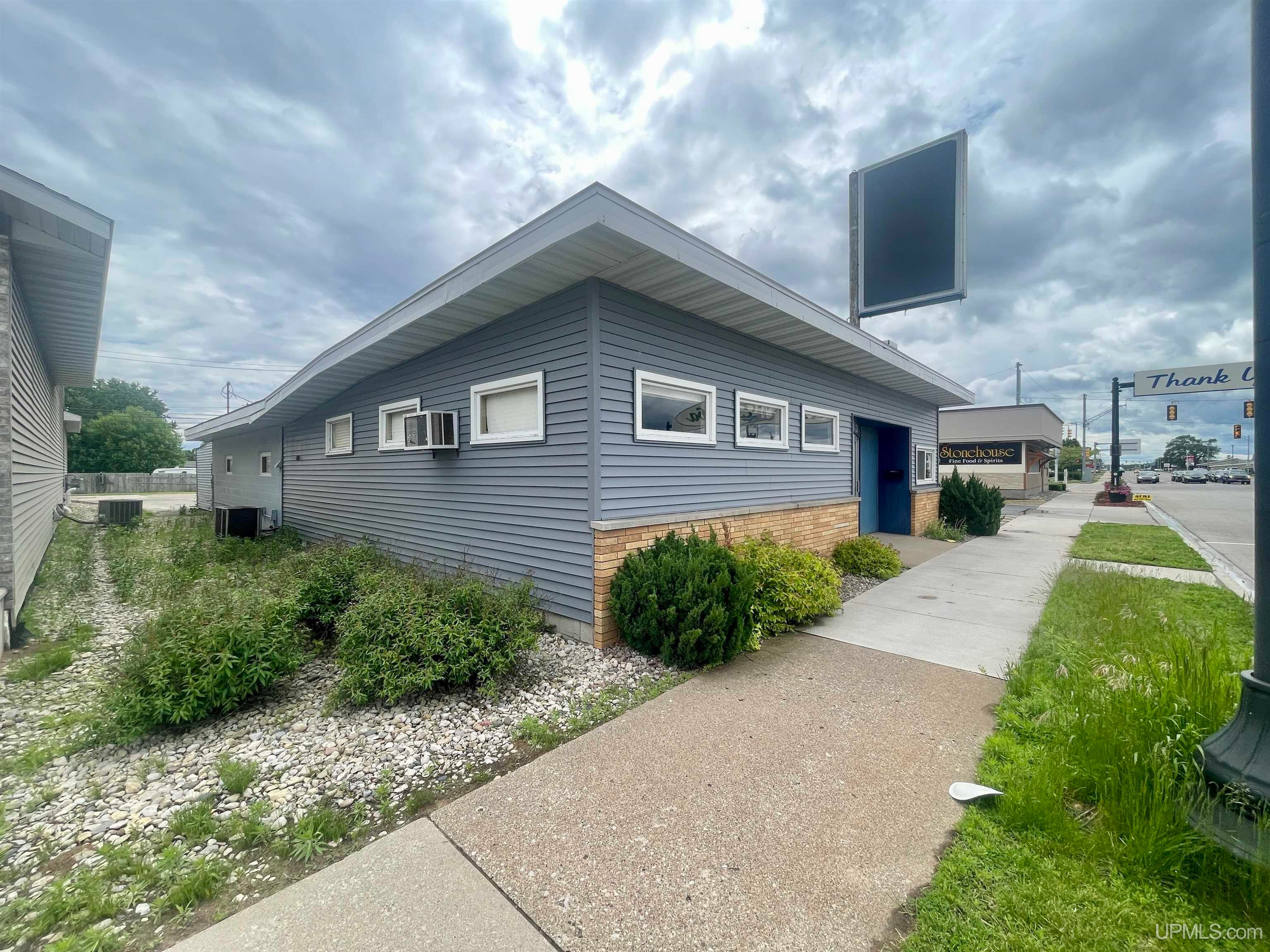 2209 Ludington Road — photo