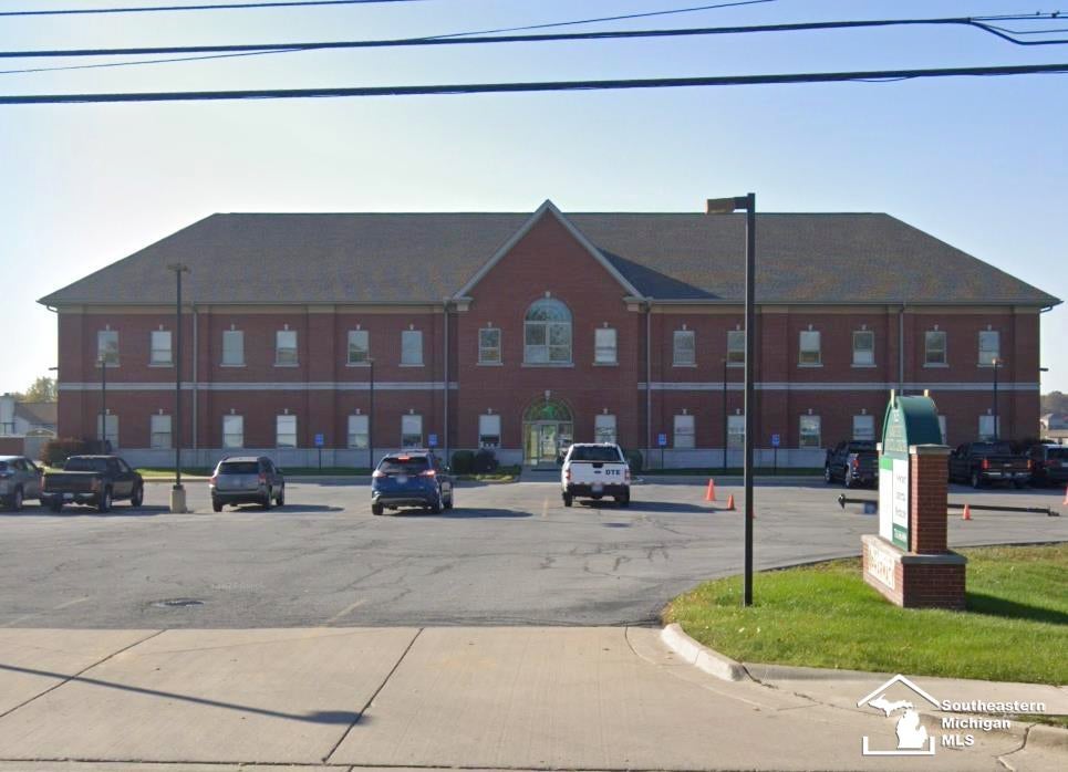 7825 N Dixie Highway Unit 104 — photo