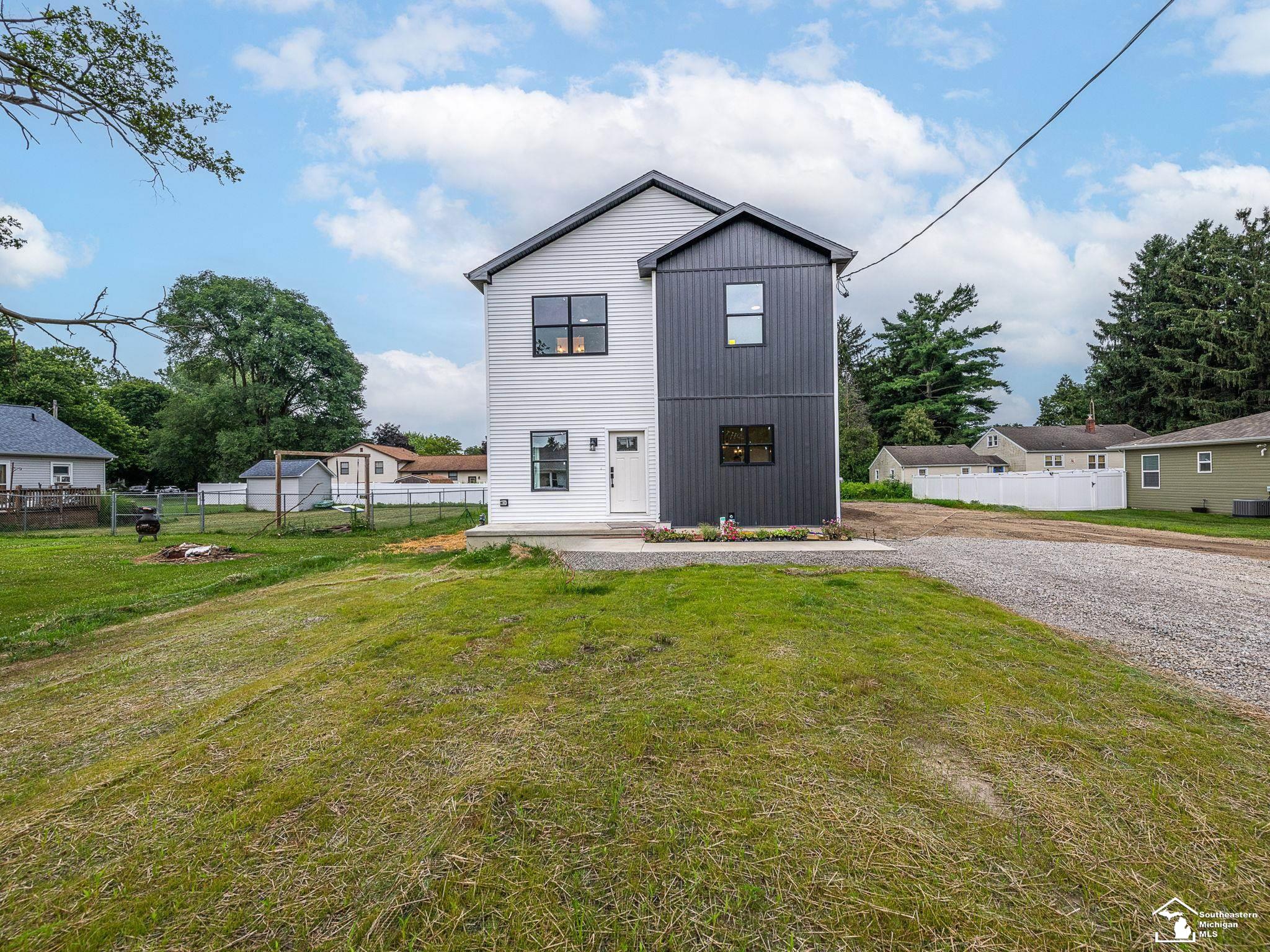 15604 Pine Street — photo