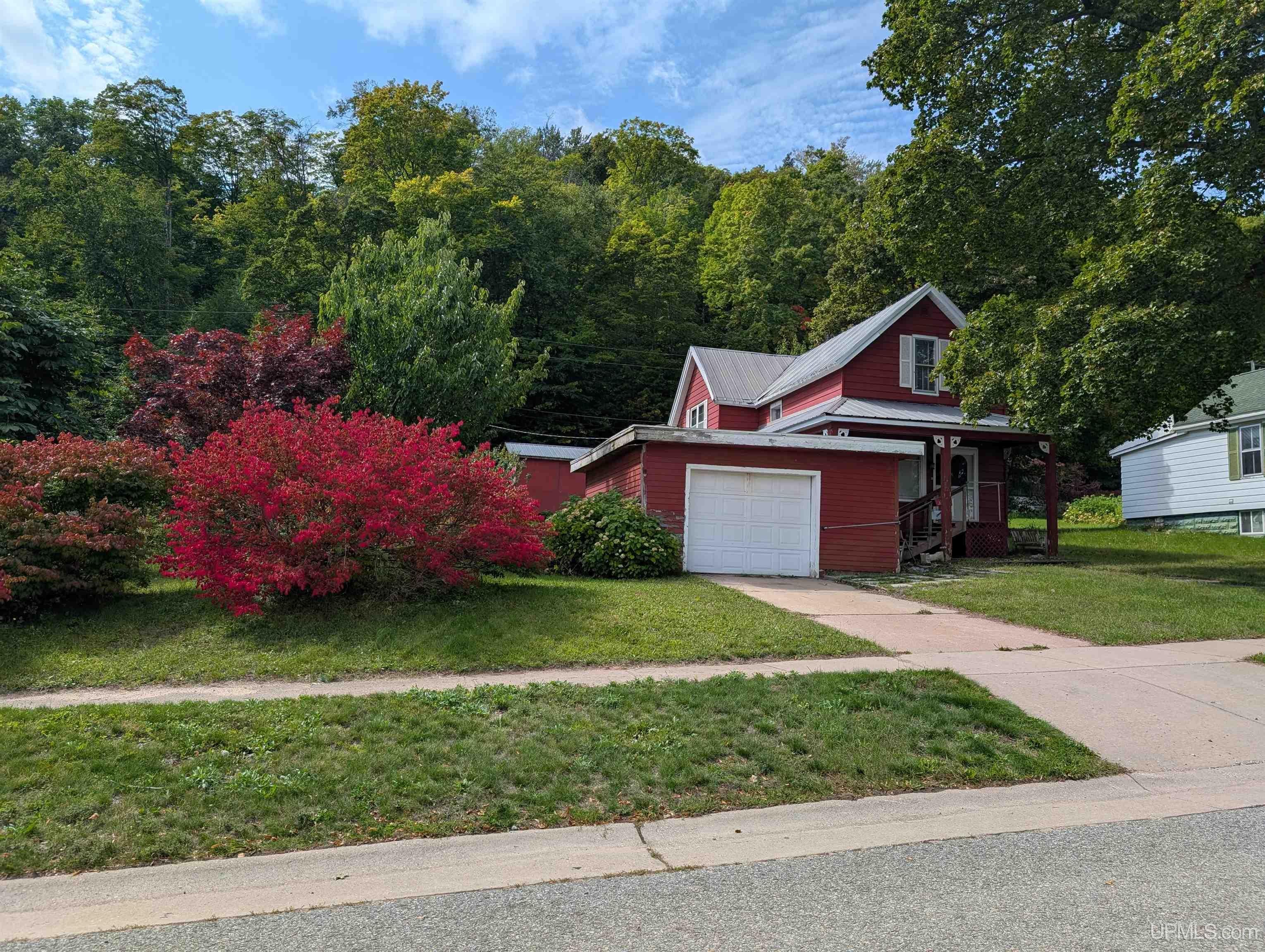 921 W Superior Street — photo