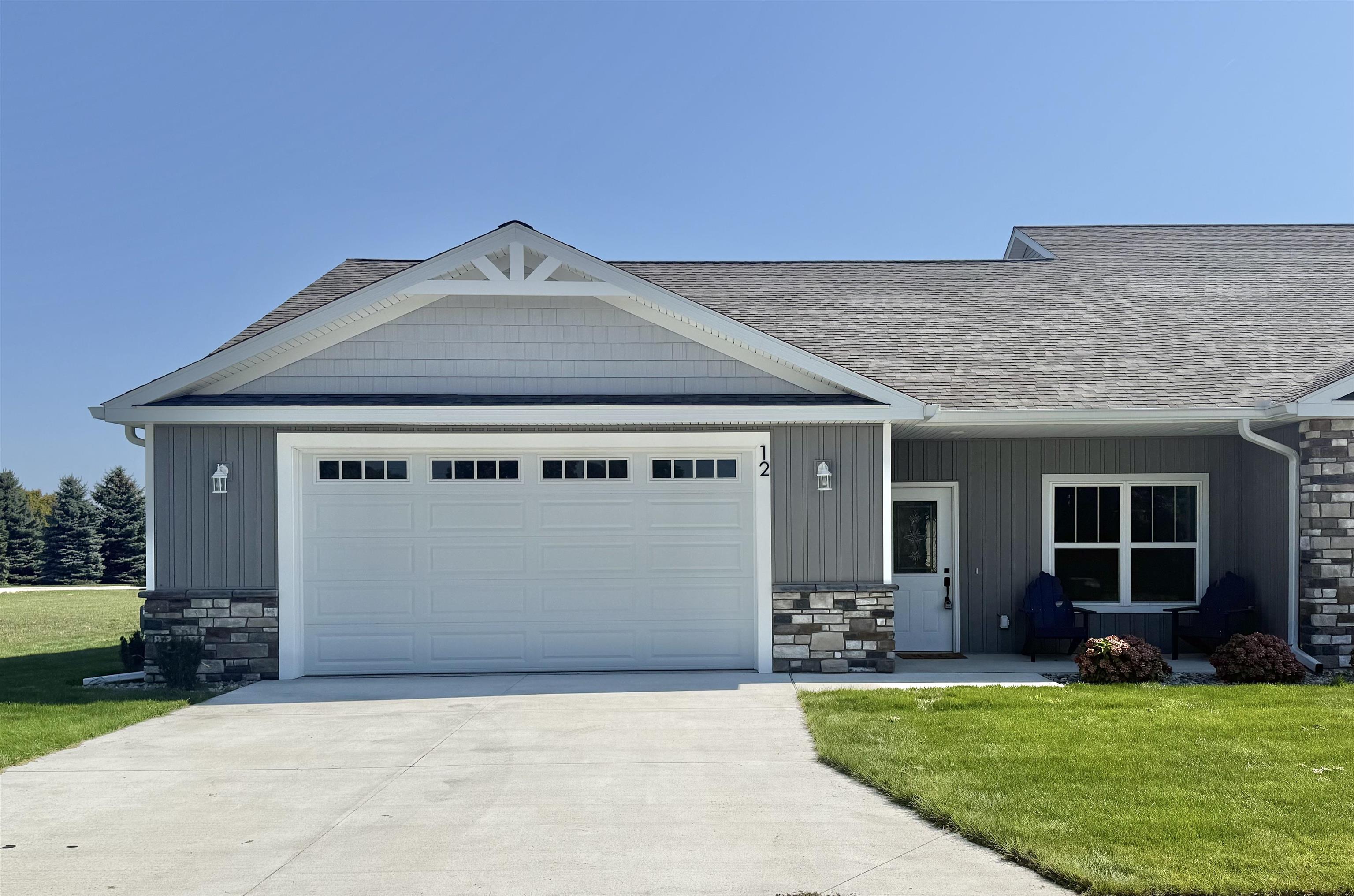 12 Cove Drive — photo