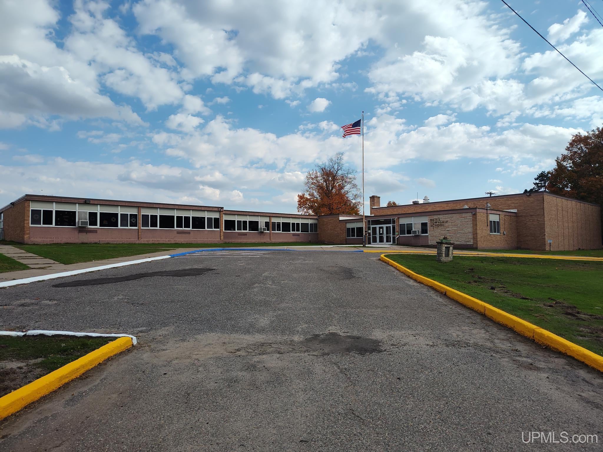 3257 US2 Highway — photo
