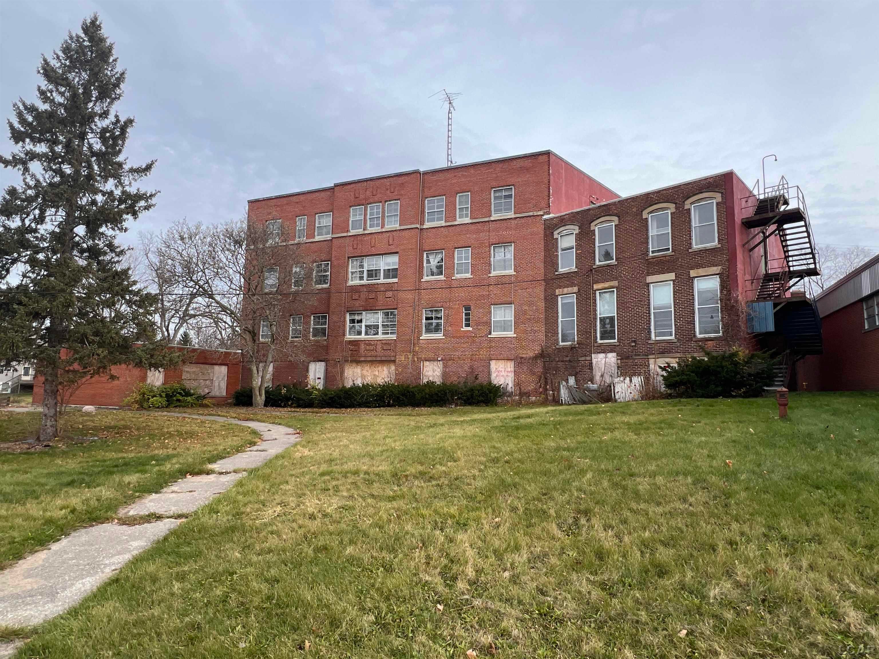 120 North Locust Street — photo