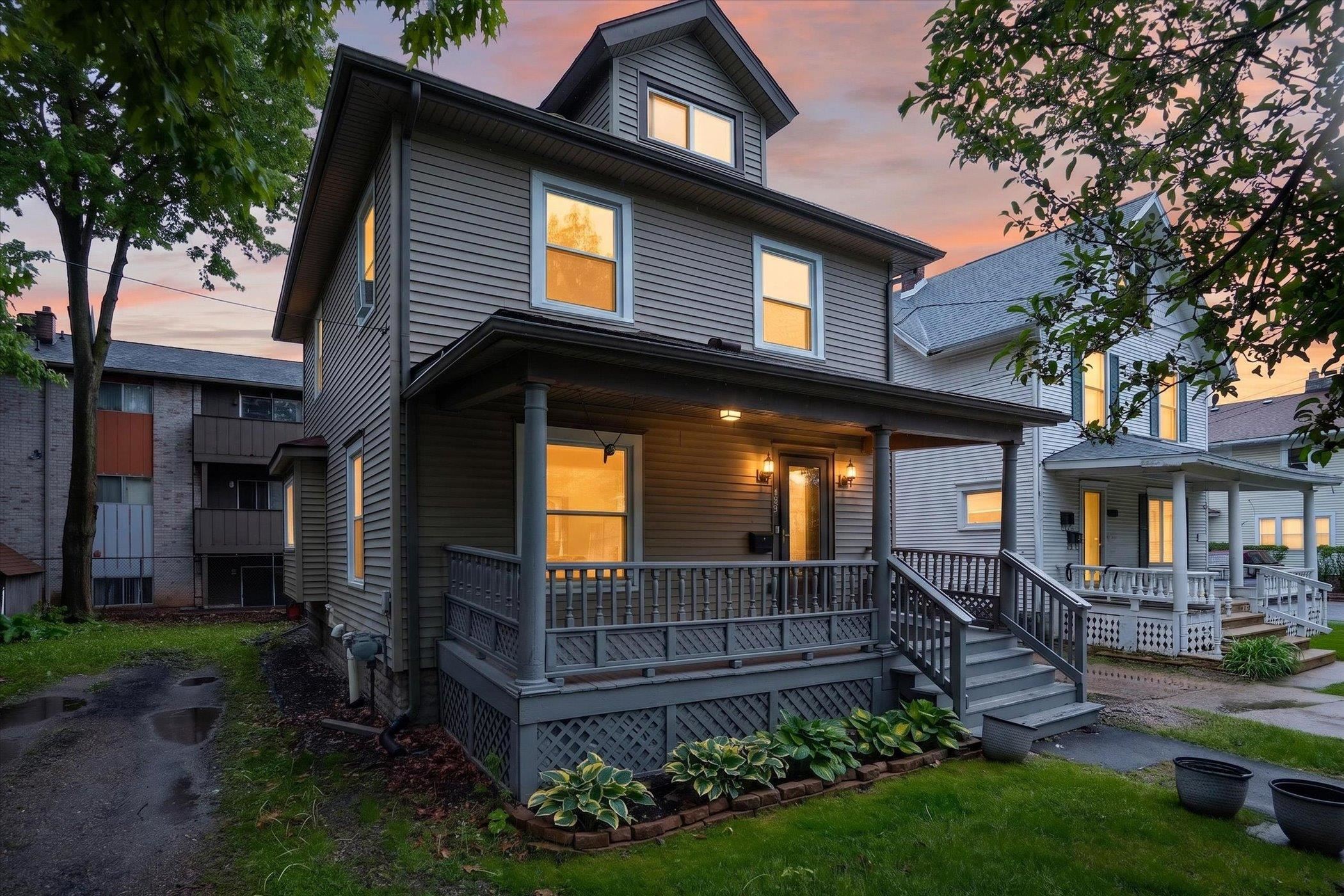 309 W Lapeer Street — photo