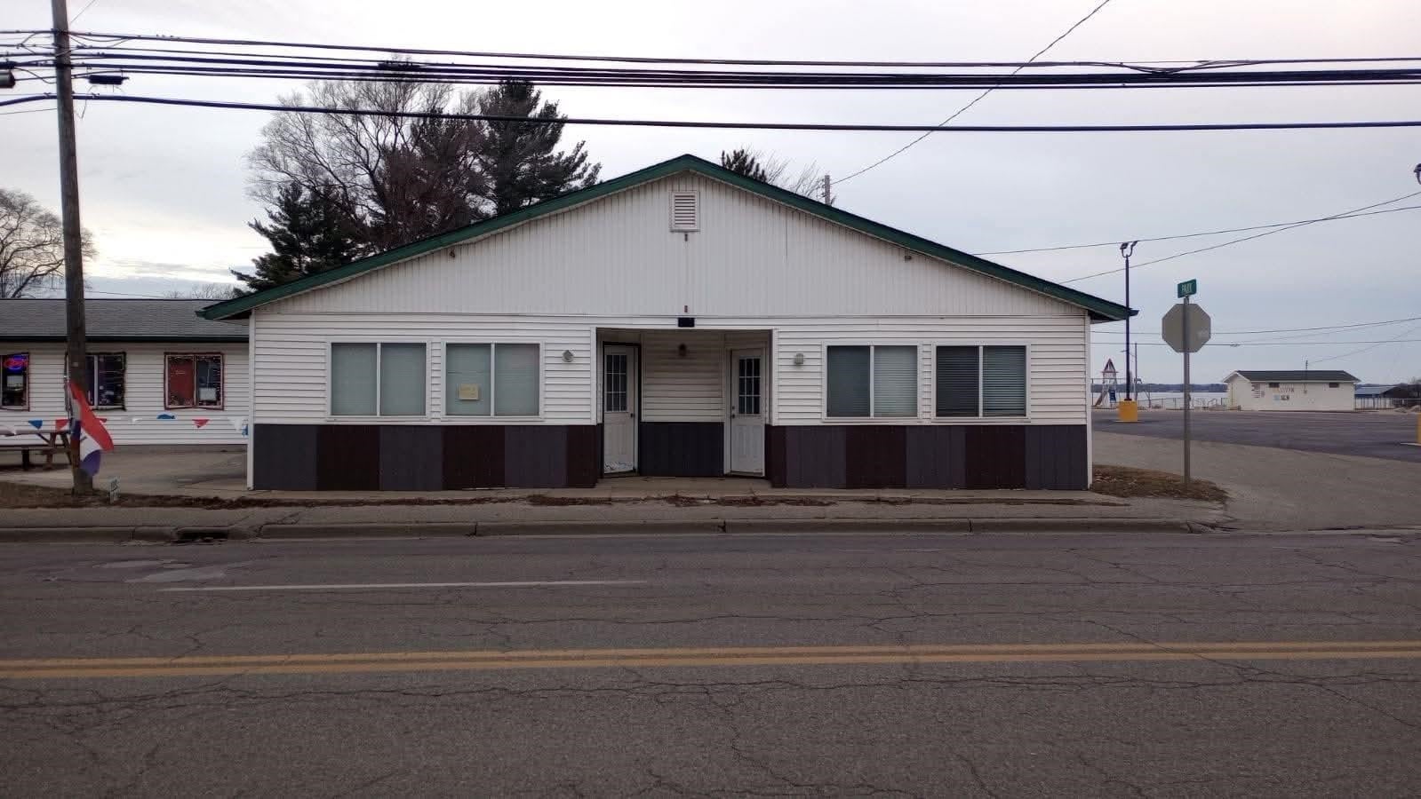 960 W Houghton Lake Drive — photo