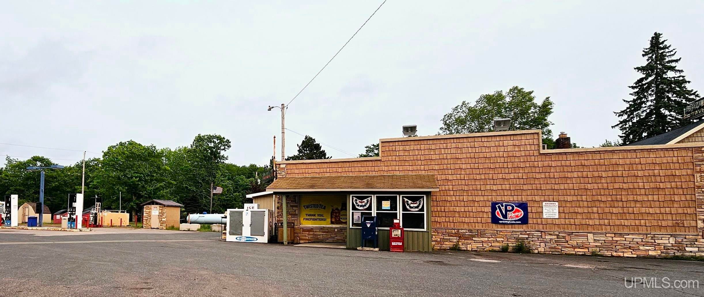 1673 E M-35 Highway — photo