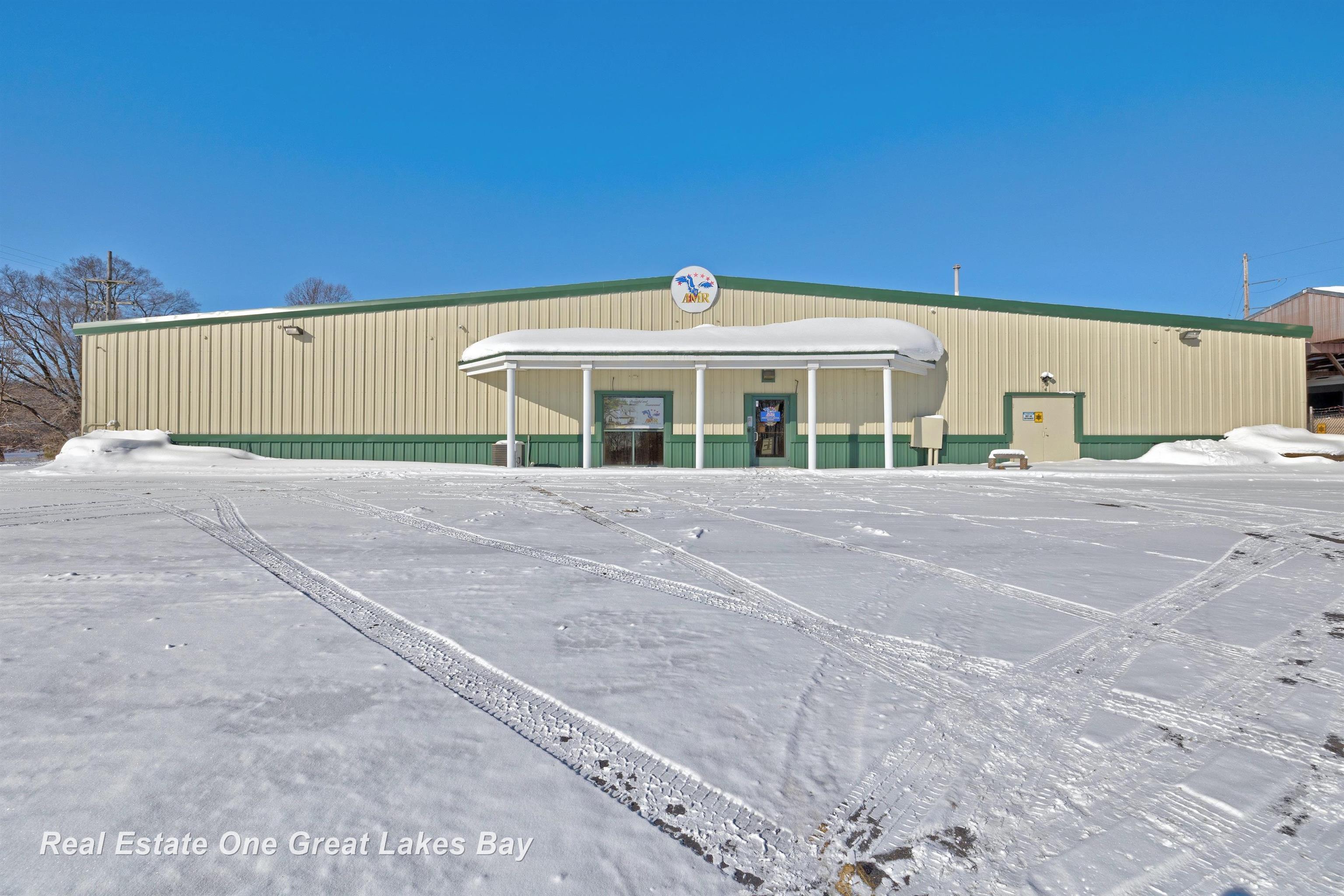 1875 Lansing Road — photo