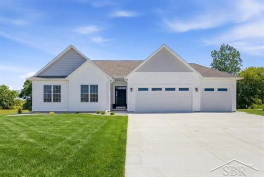 4521 E Crossroads Drive — photo