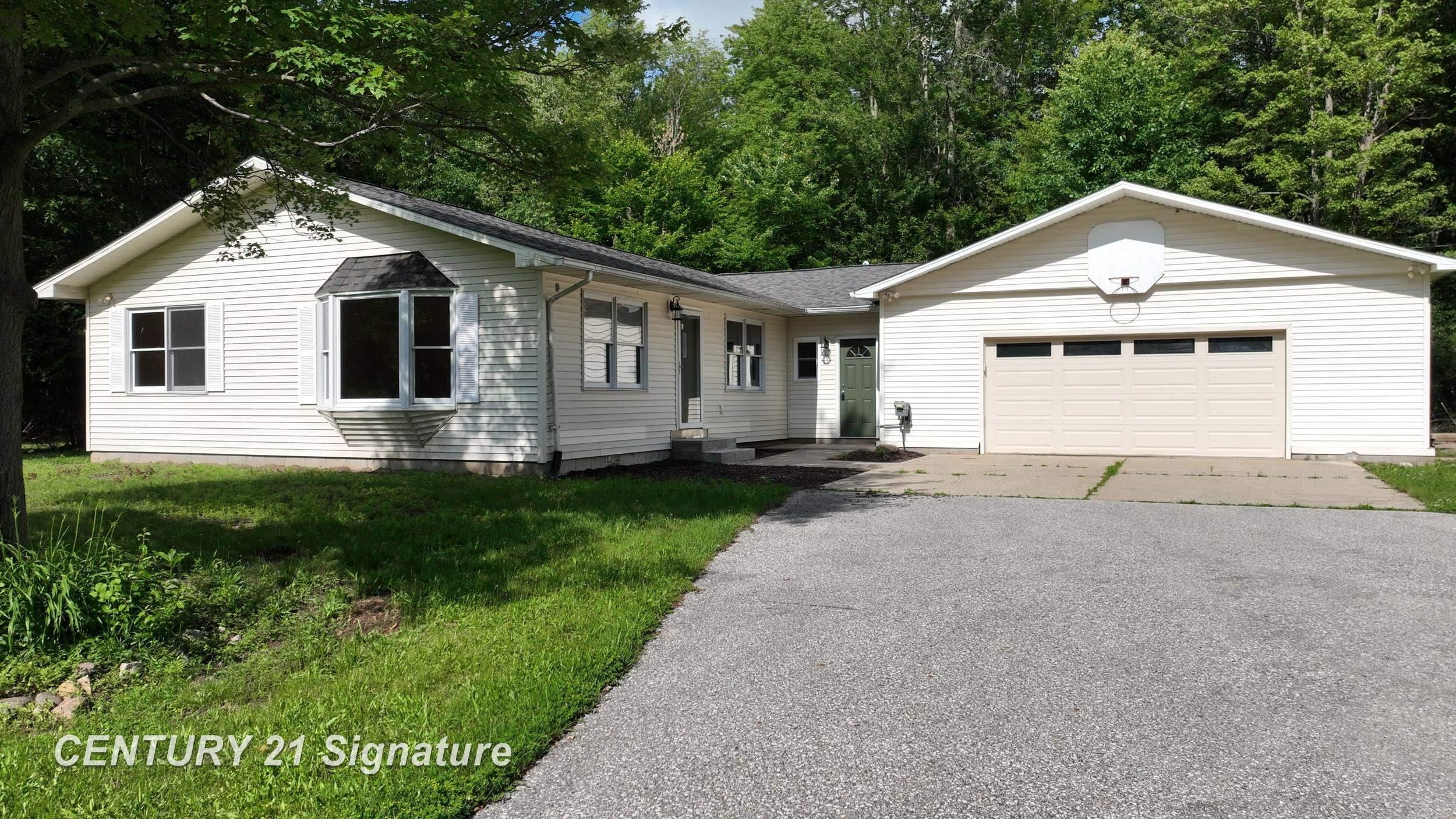 10293 Carr Road — photo