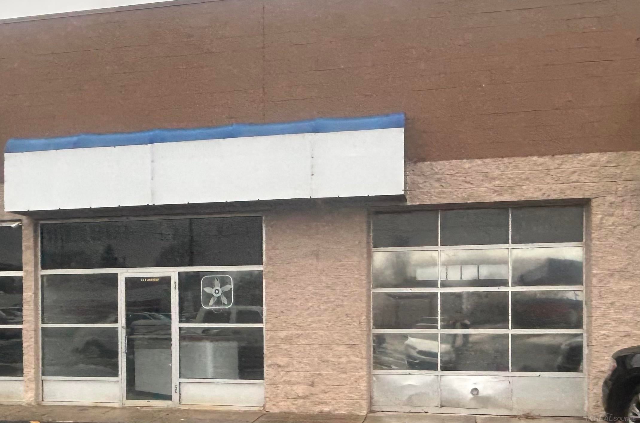 163 Groesbeck Highway — photo