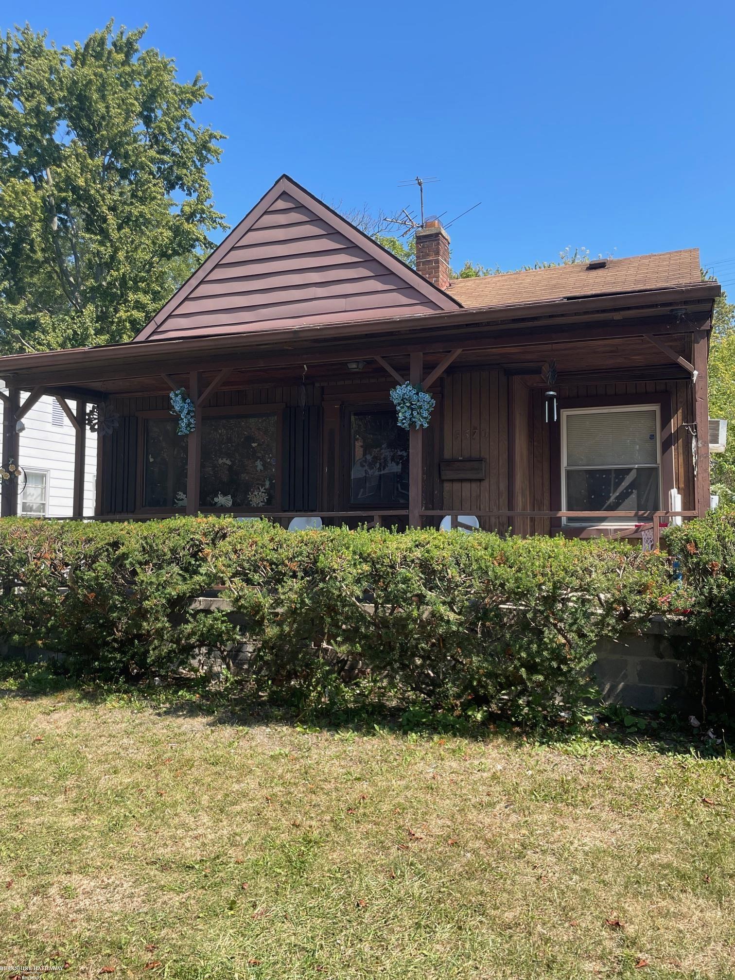 5570 Farmbrook Street — photo