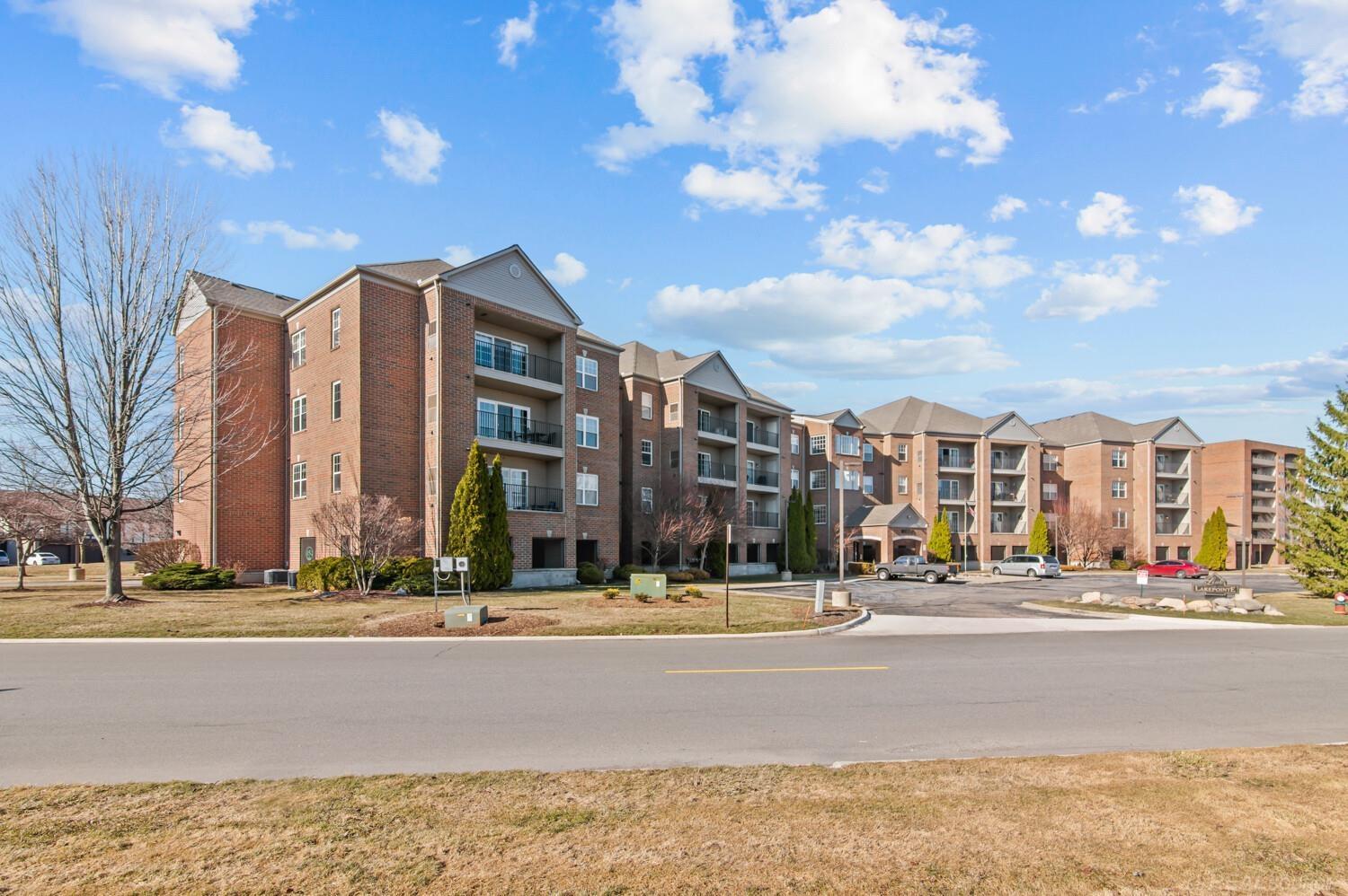 2116 Country Club Drive Unit 9 — photo