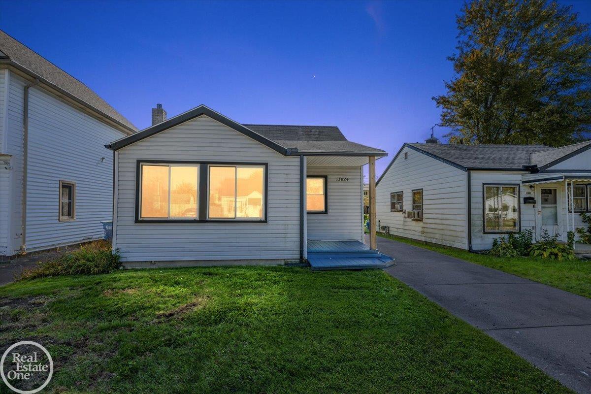 13824 Hobart Avenue — photo