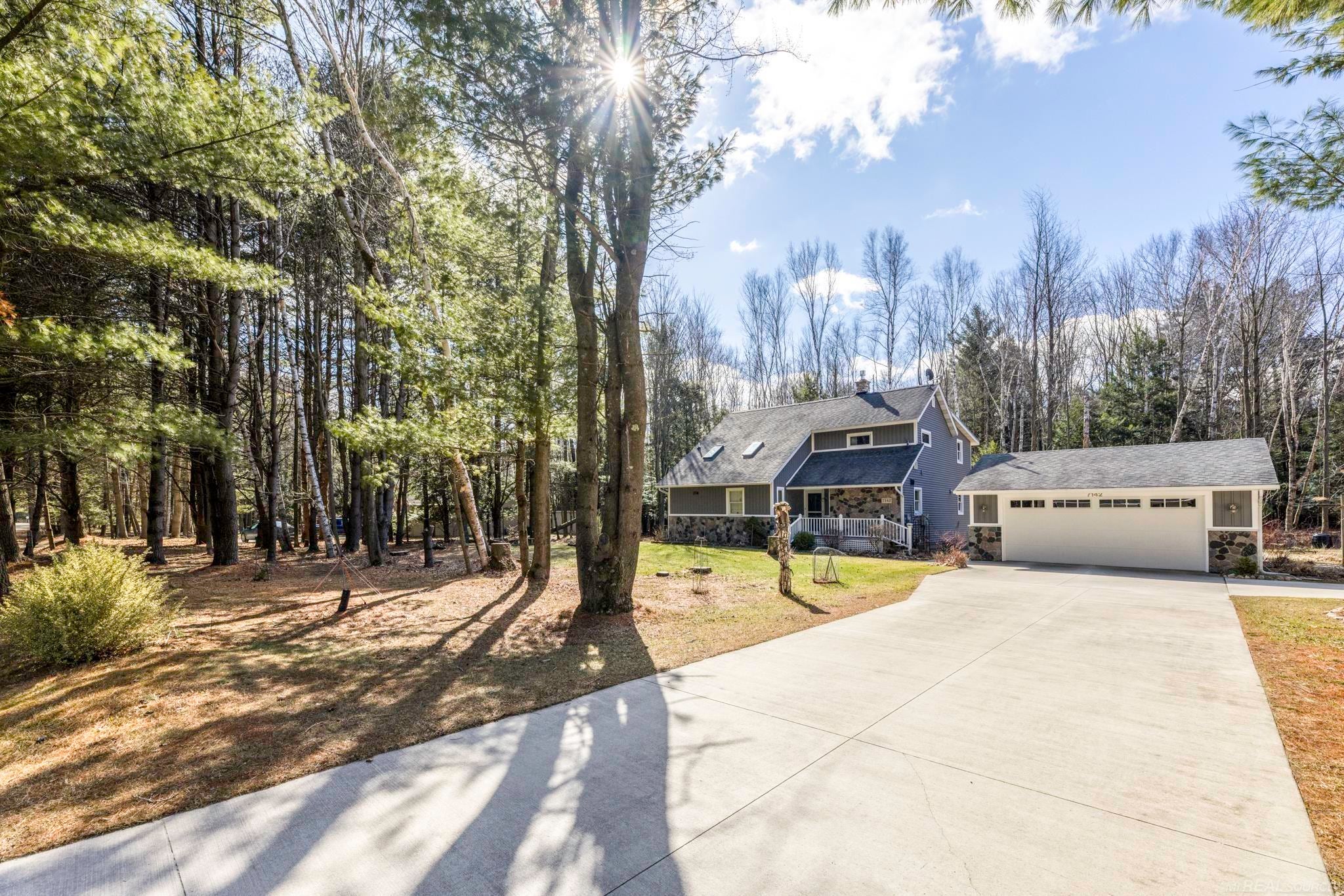 7142 Aitken Road — photo