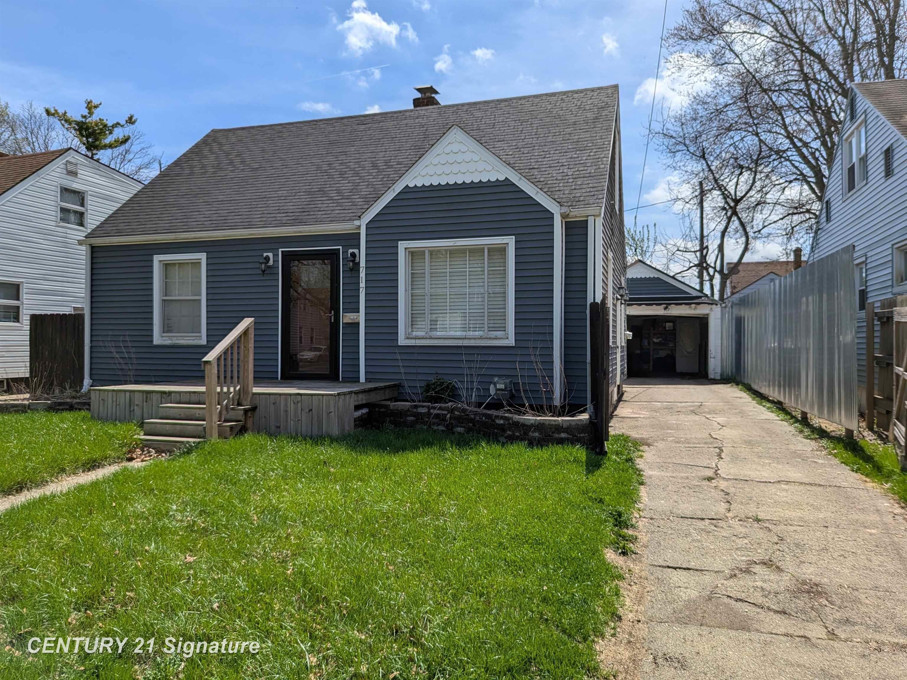 717 Huron Street — photo