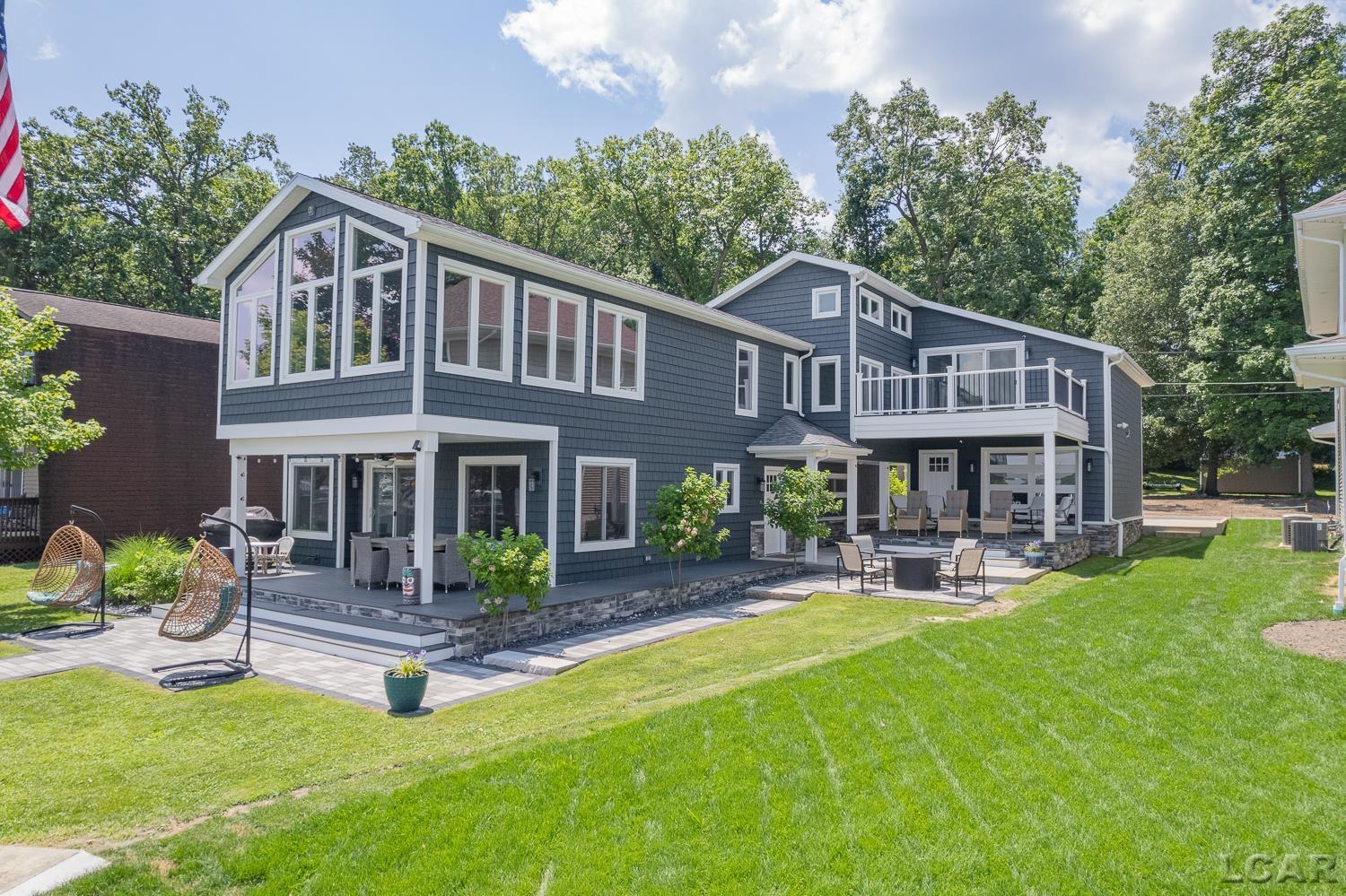 8210 Clarks Cove — photo