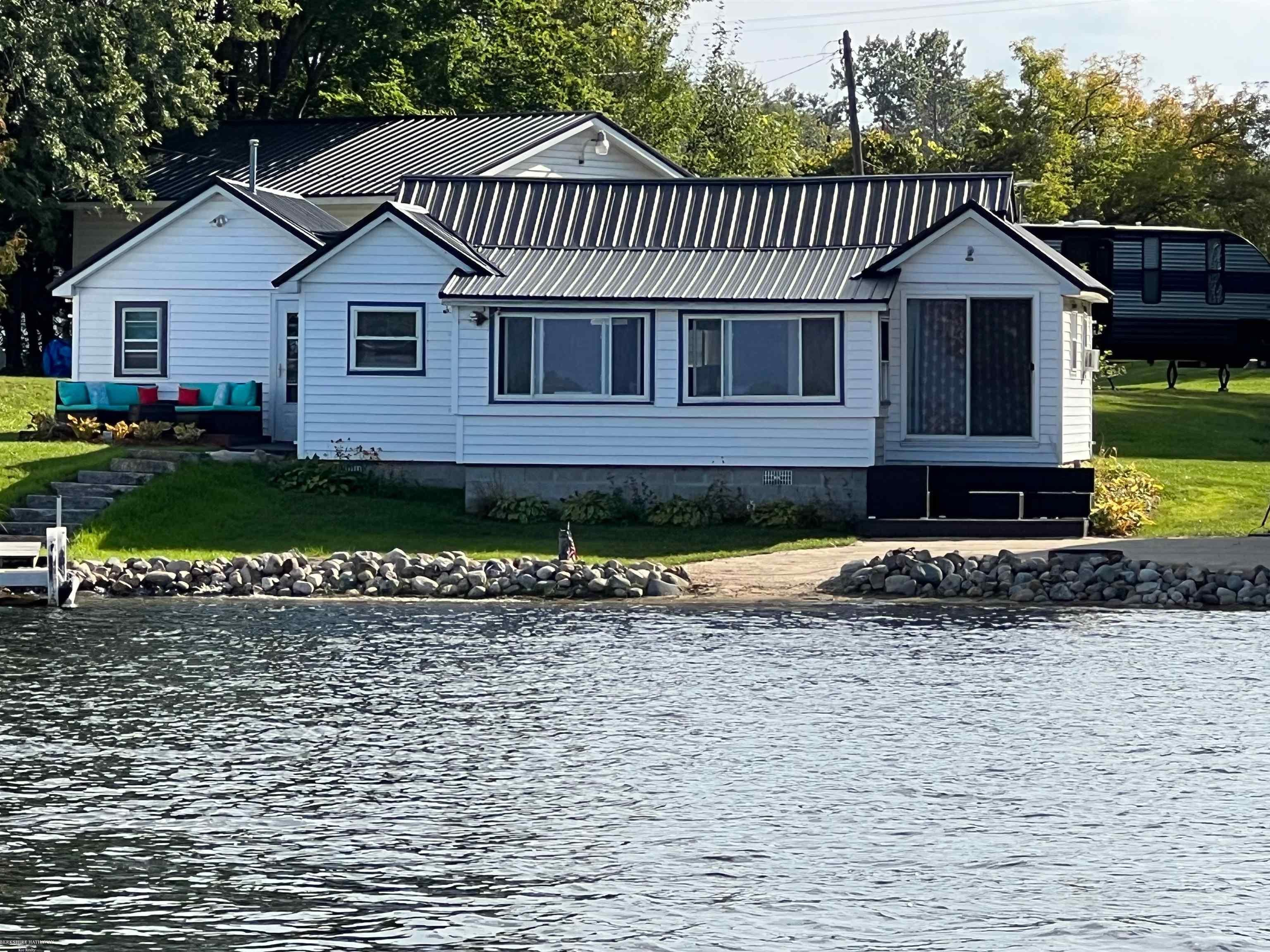 4978 Long Lake Road — photo
