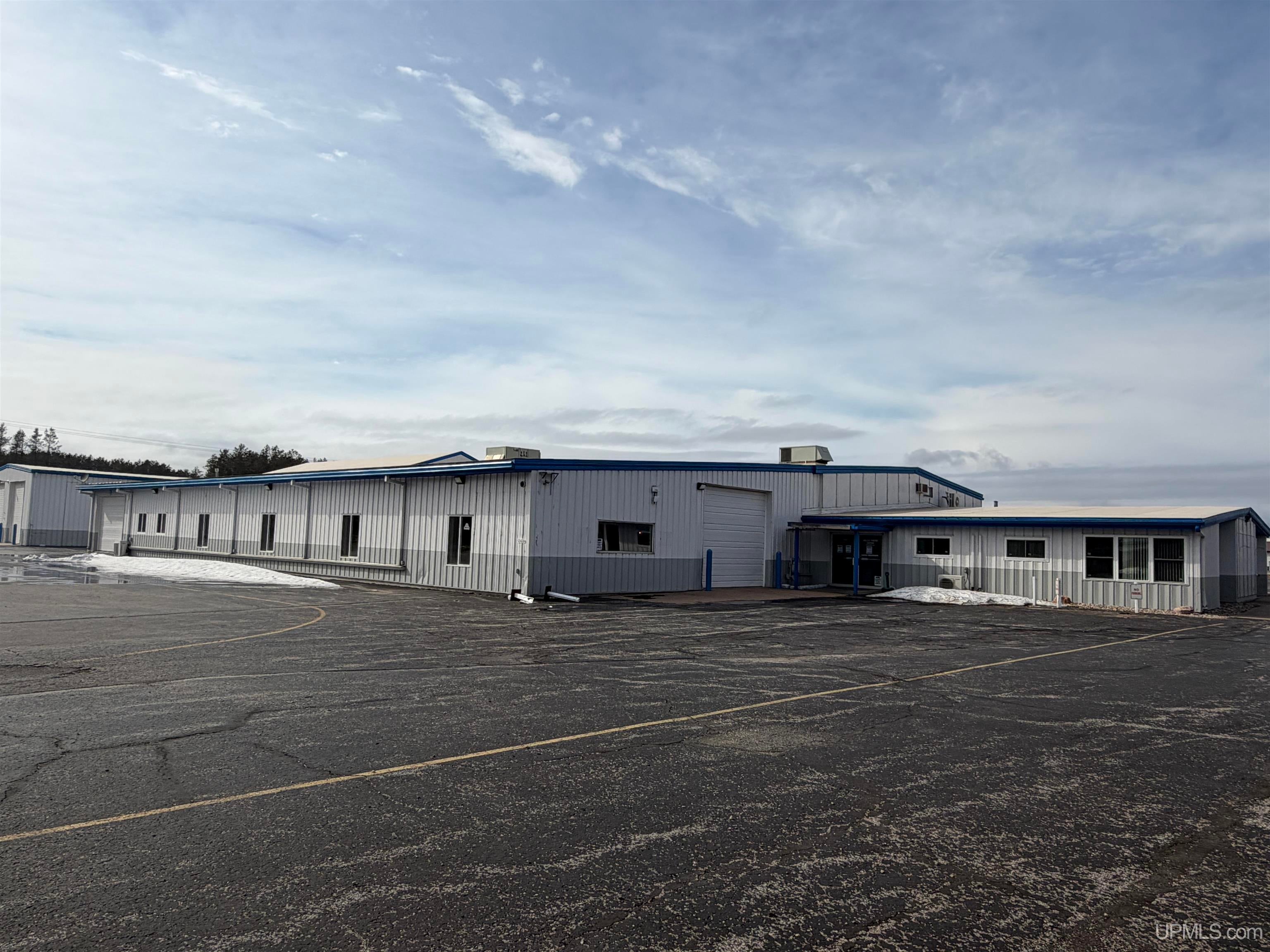 2905 N Lincoln @ US-2 Highway — photo