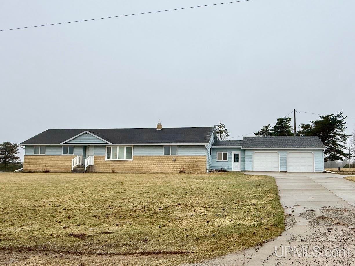 N19297 N B-1 Road — photo