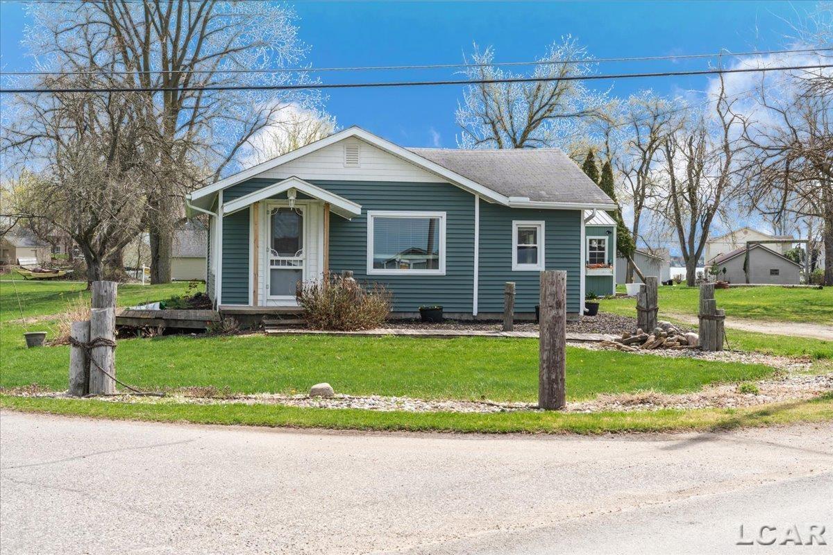 3193 Round Lake Highway — photo