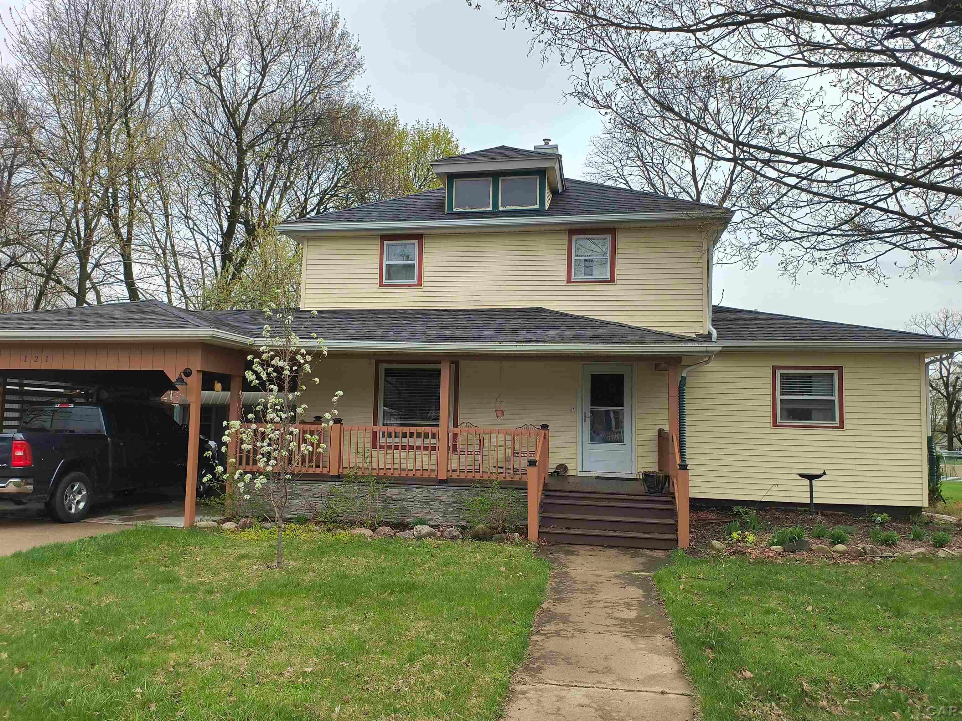 121 S King Street — photo