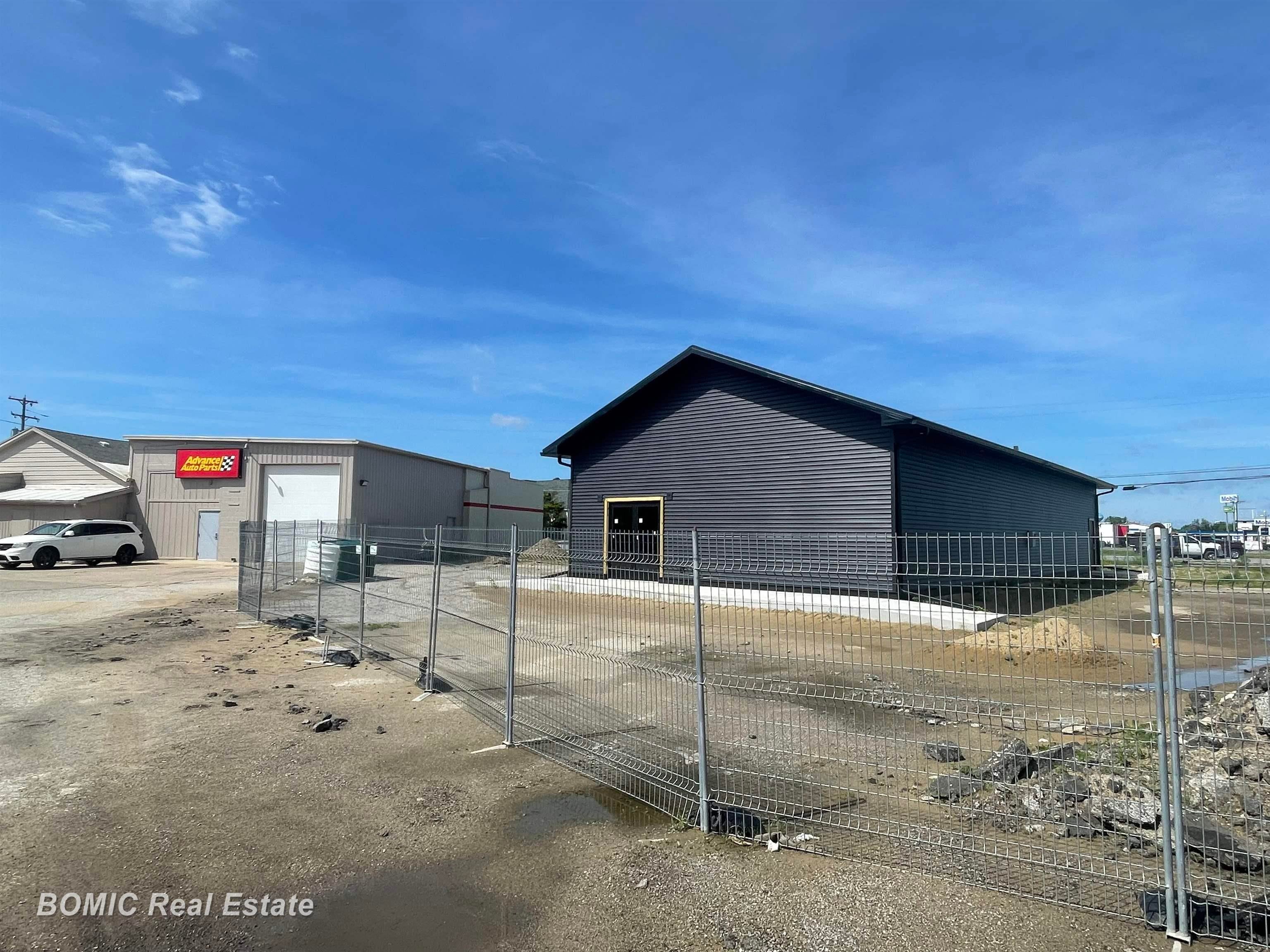 12041 Dixie Highway — photo
