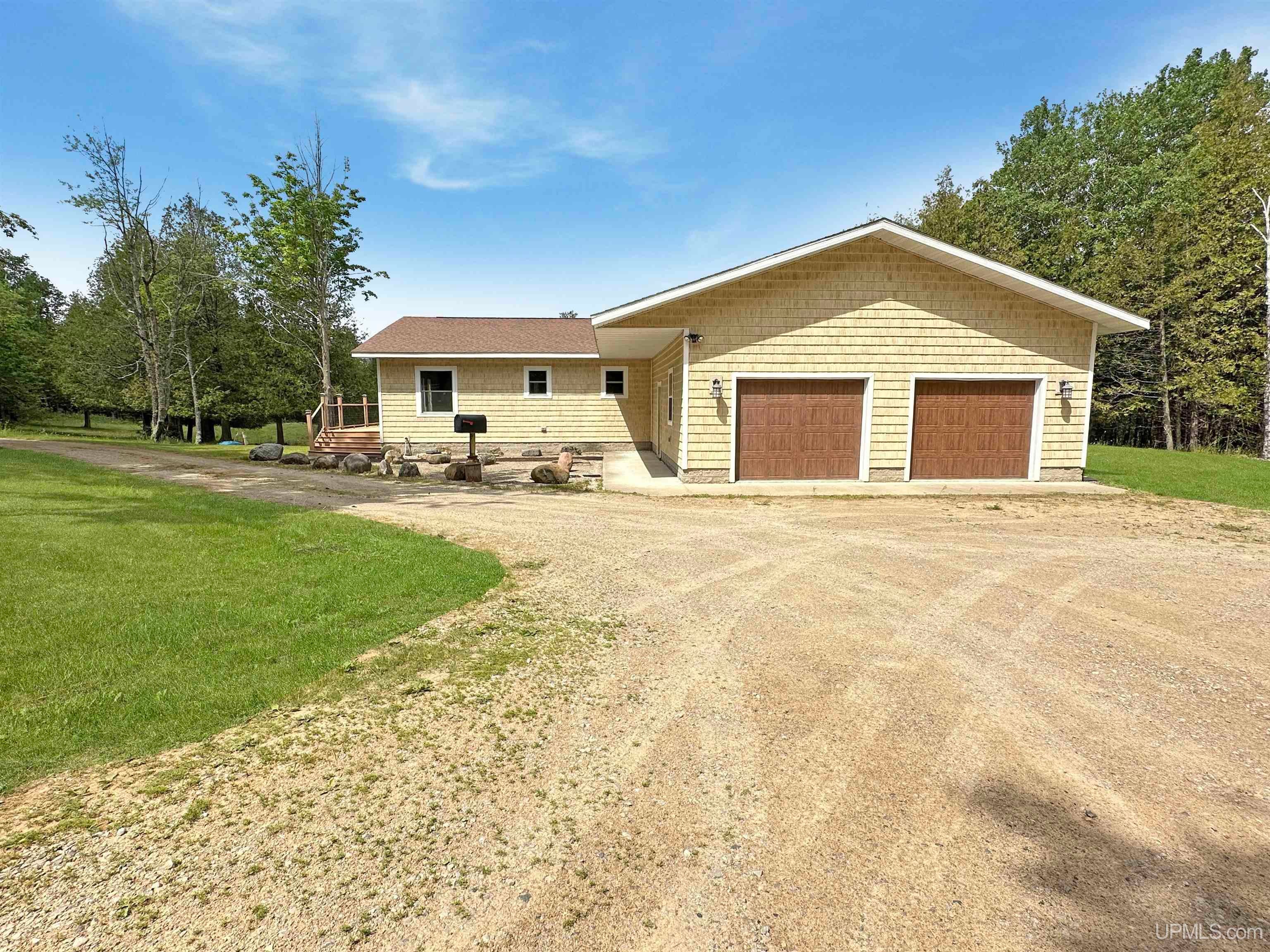 3930 E East Rd Road — photo