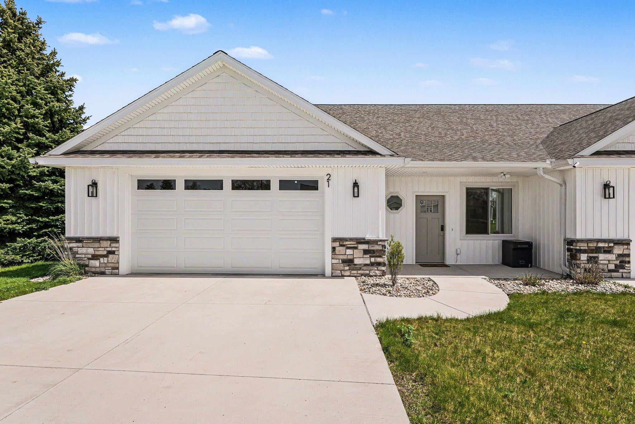 21 Cove Drive — photo