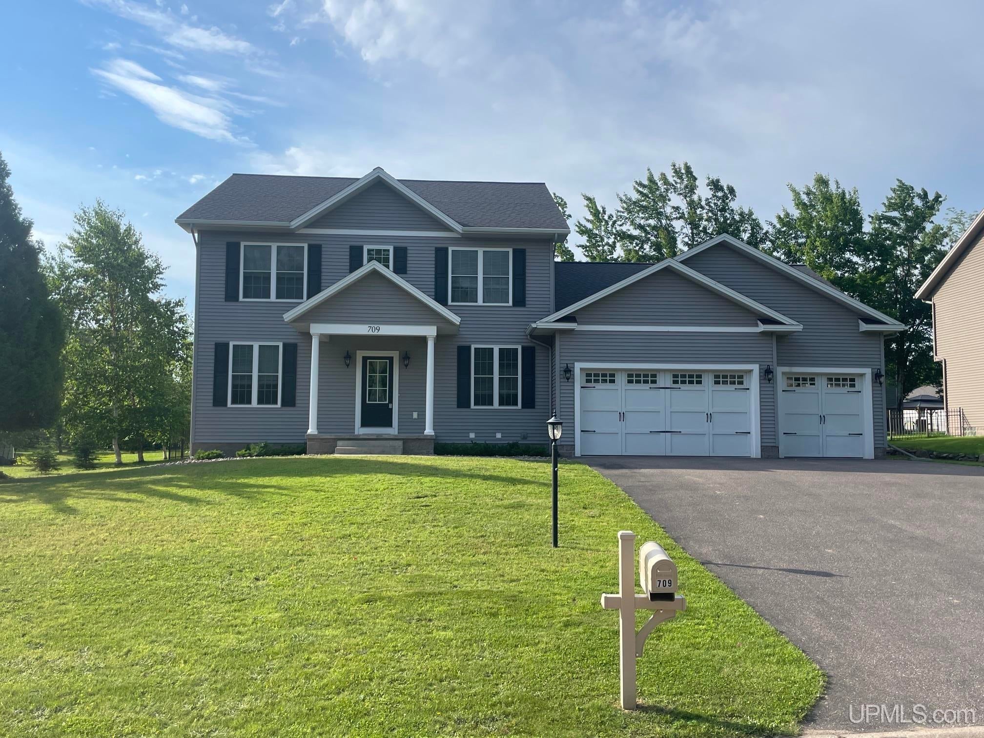 709 Horizons Drive — photo