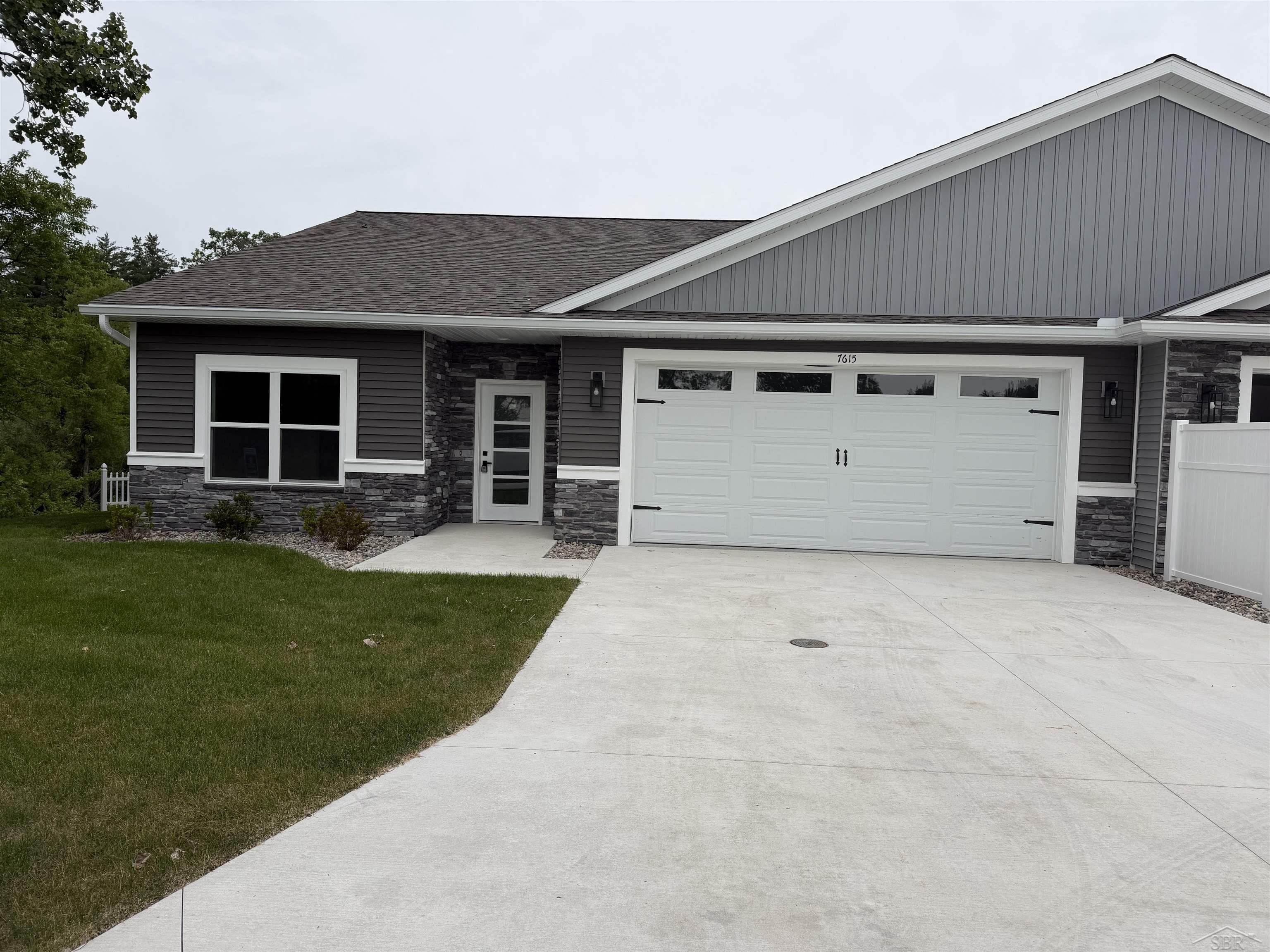 7615 Cole Lane — photo