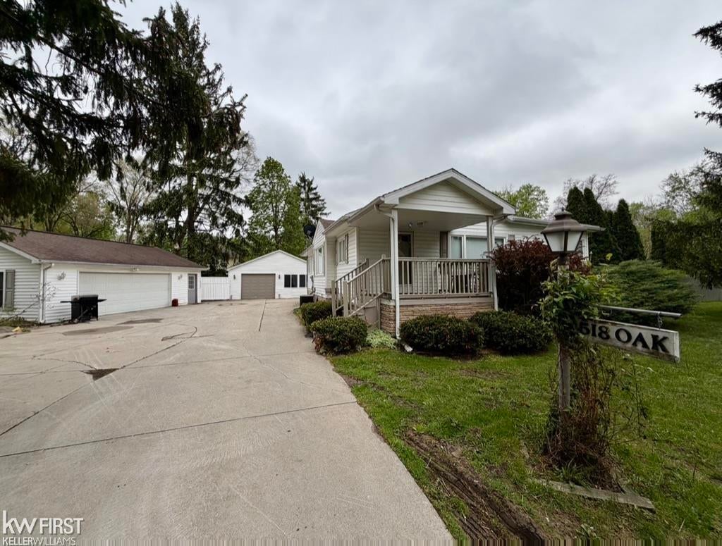 518 Oak Street — photo