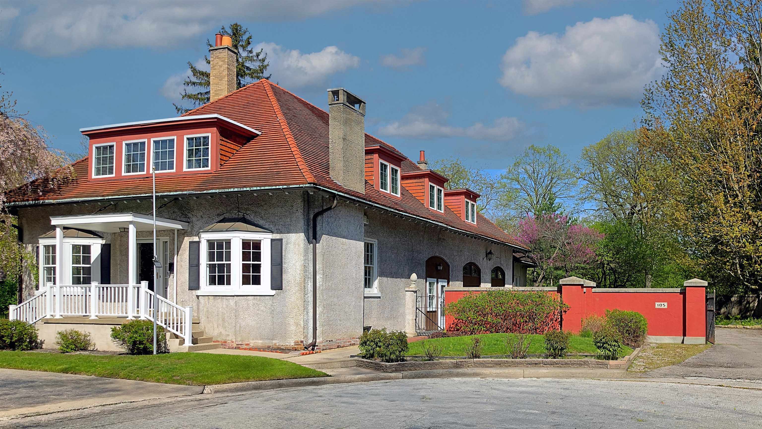 105 Parkwood Court — photo