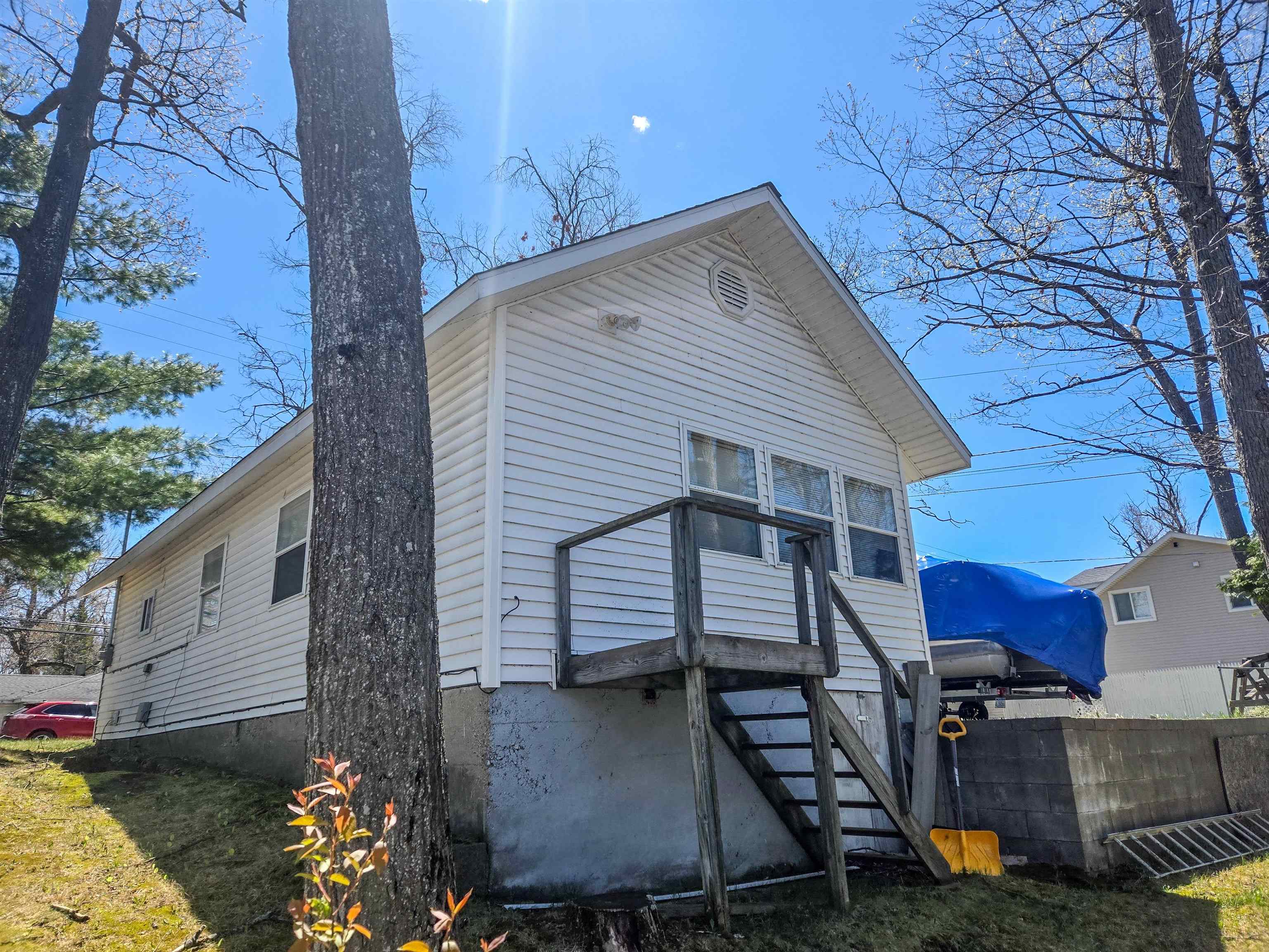 121 E Houghton Lake Drive — photo