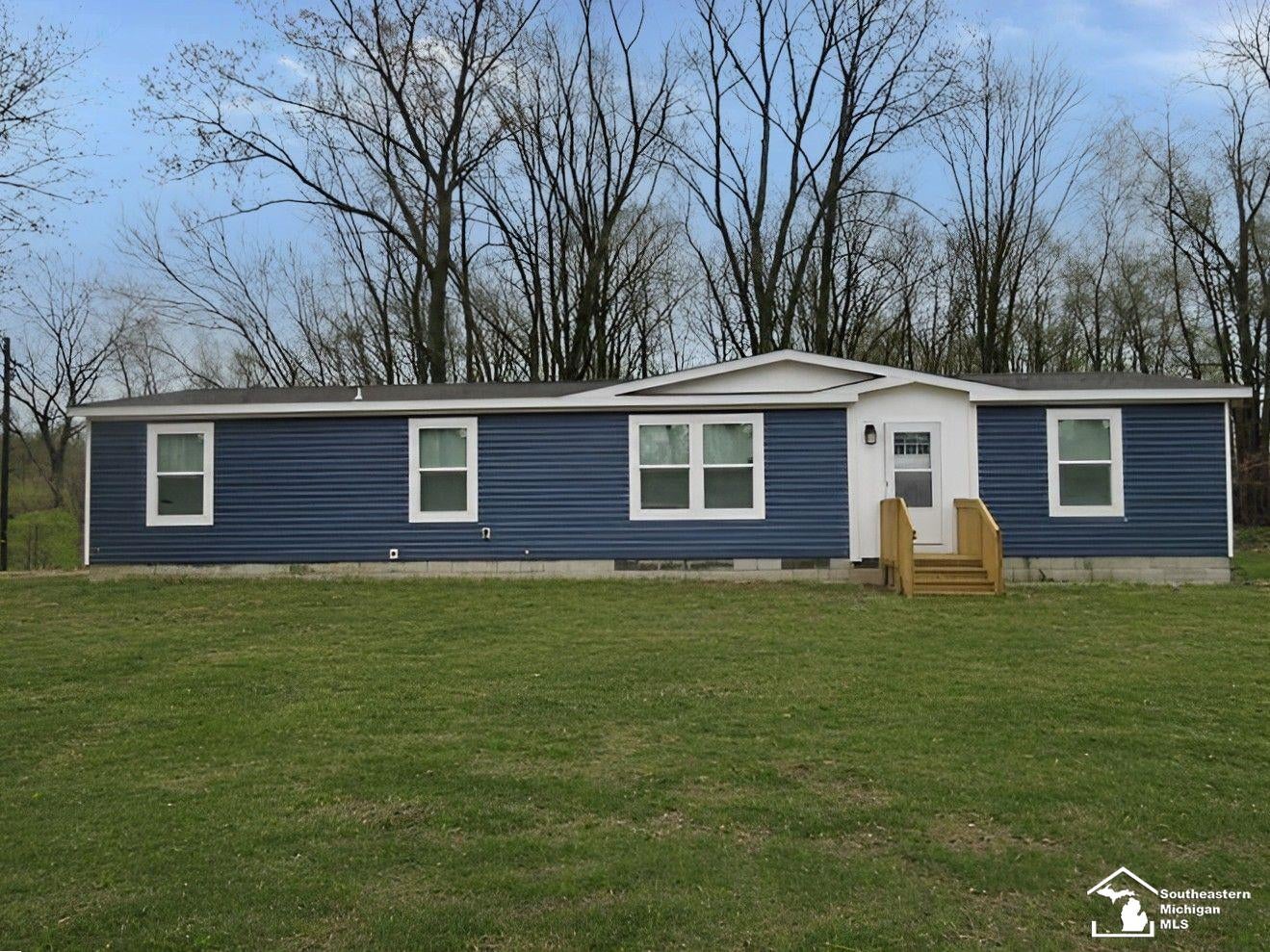 8575 N Rollin Hwy Highway — photo
