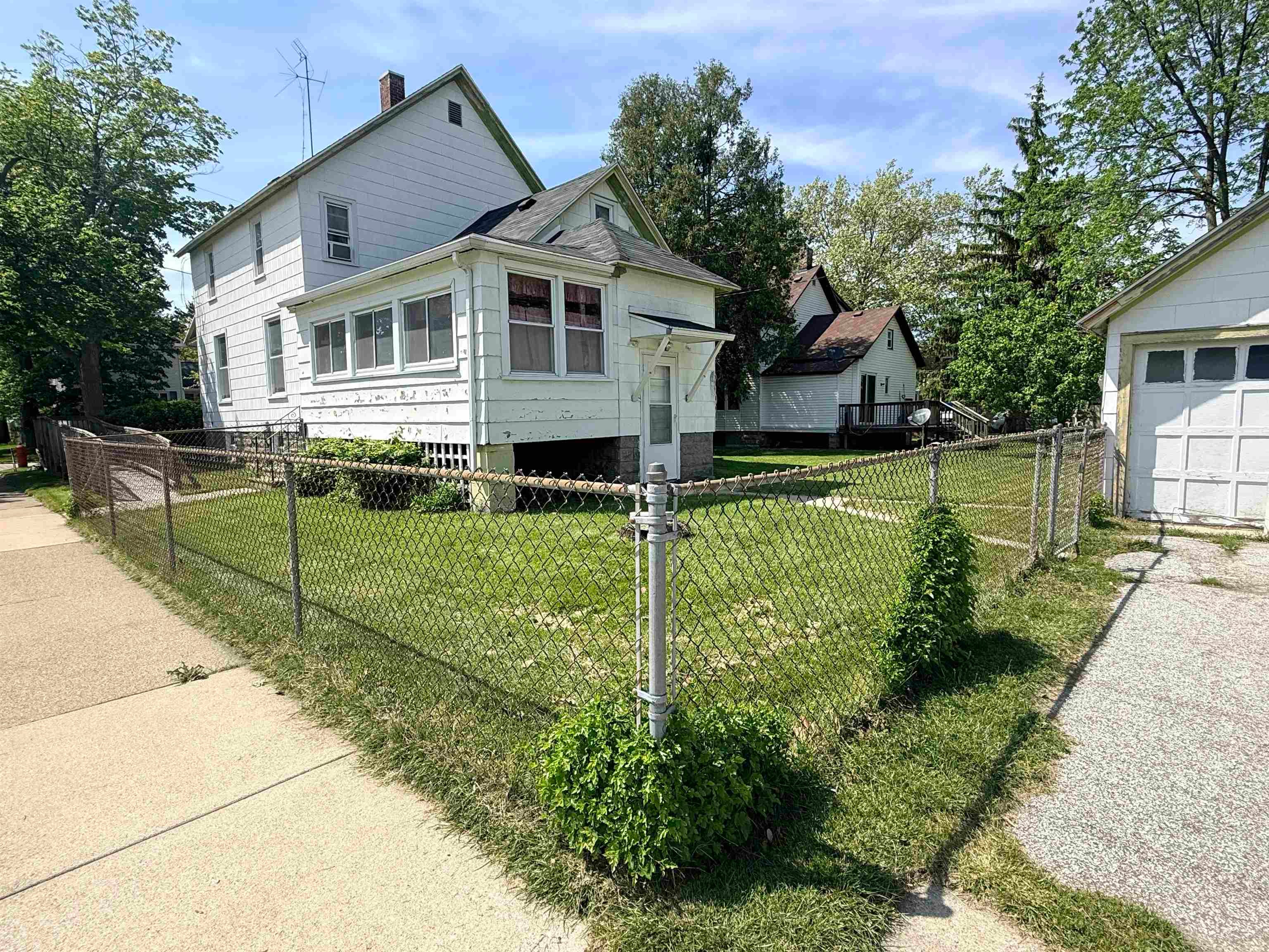 225 Ingraham Street — photo