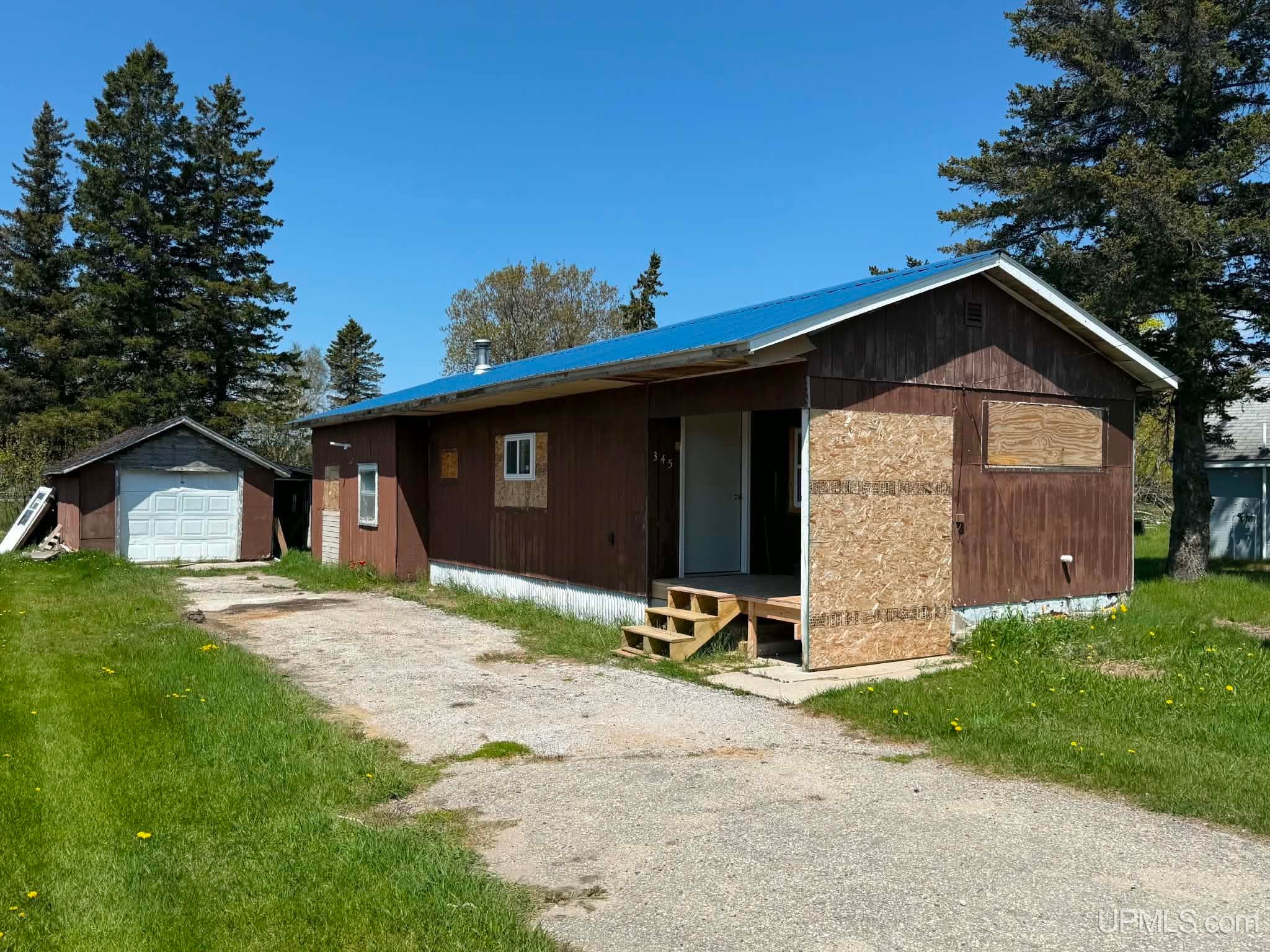 345 N Maple Street — photo