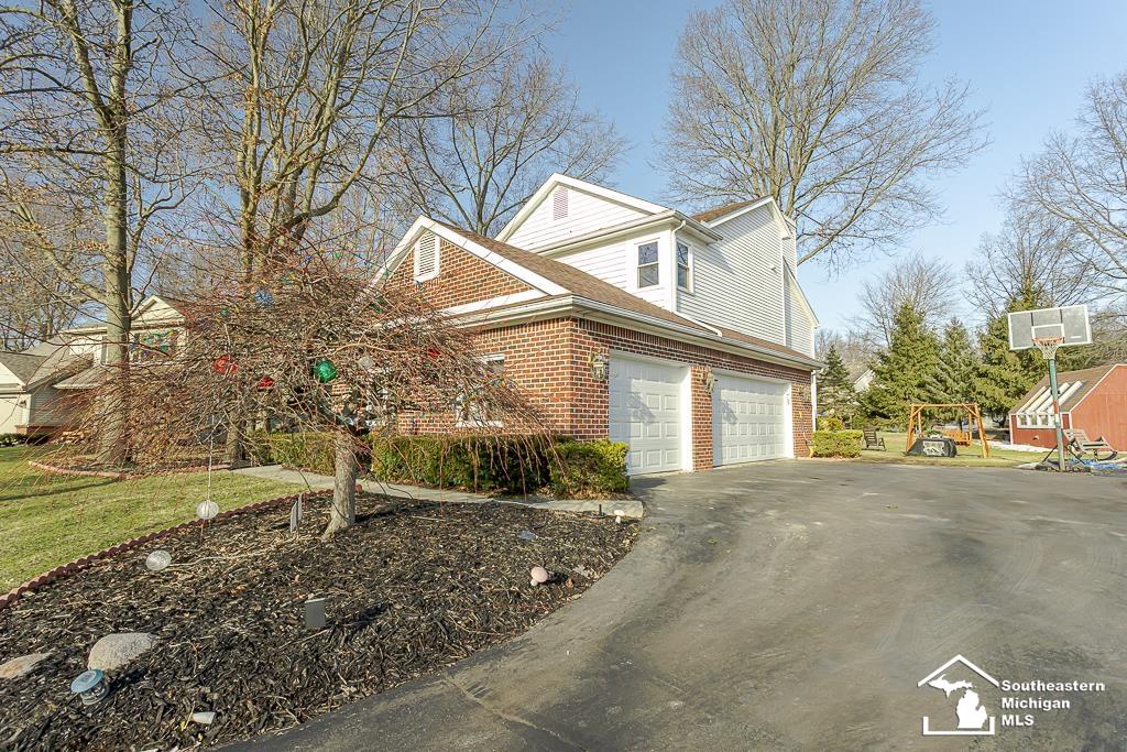 6820 Stonegate Drive — photo