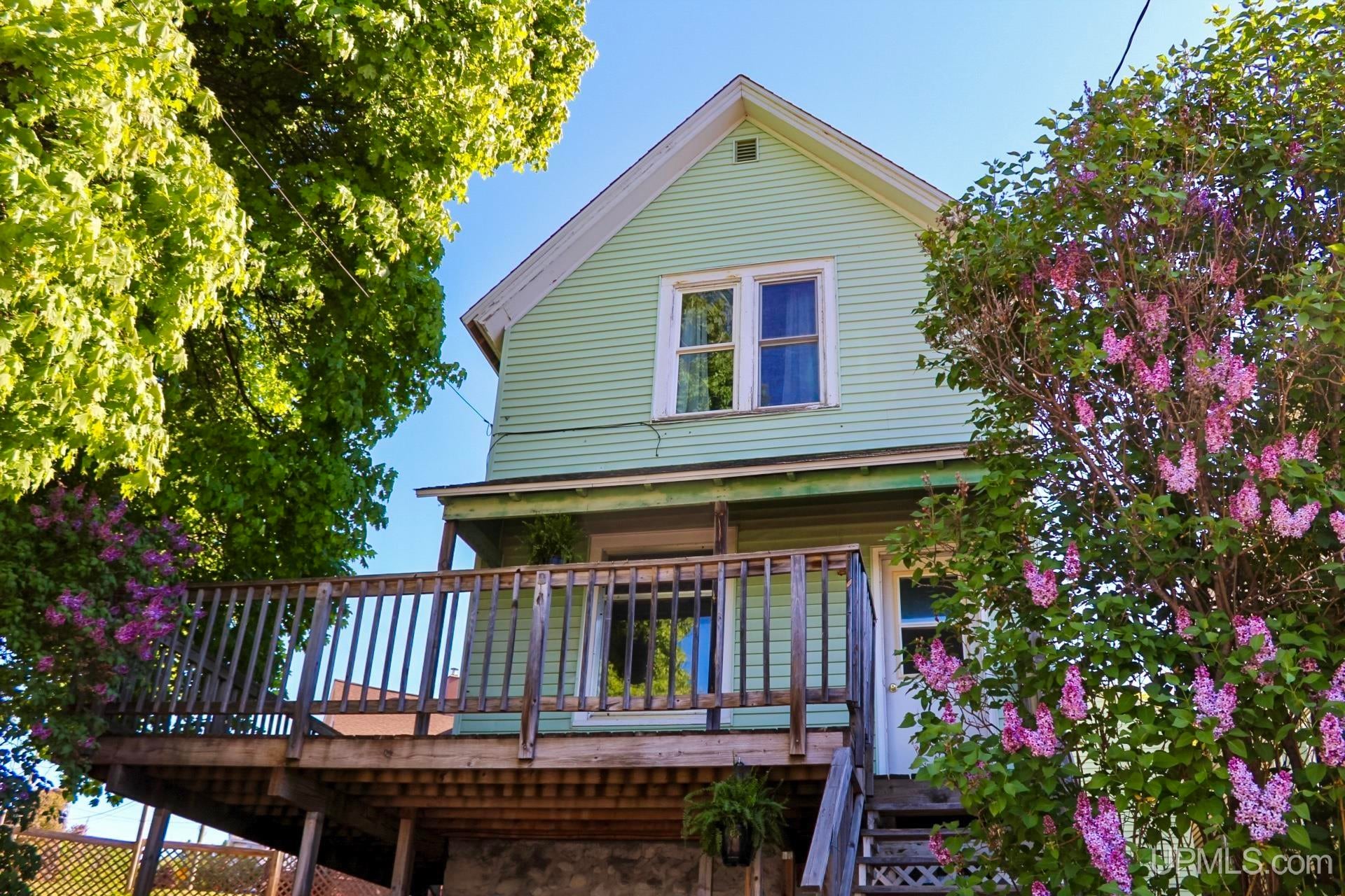 1013 Elm Street — photo