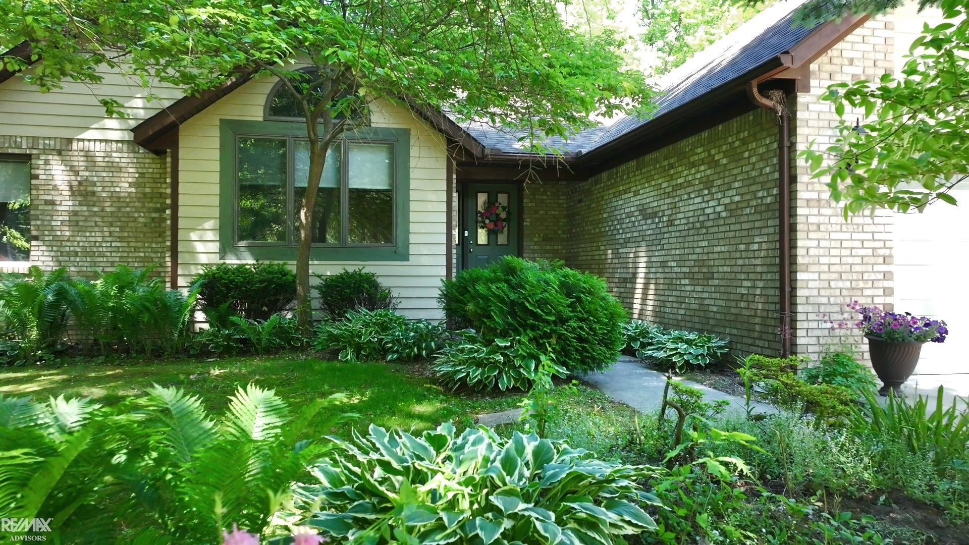 6440 Benoit Road — photo