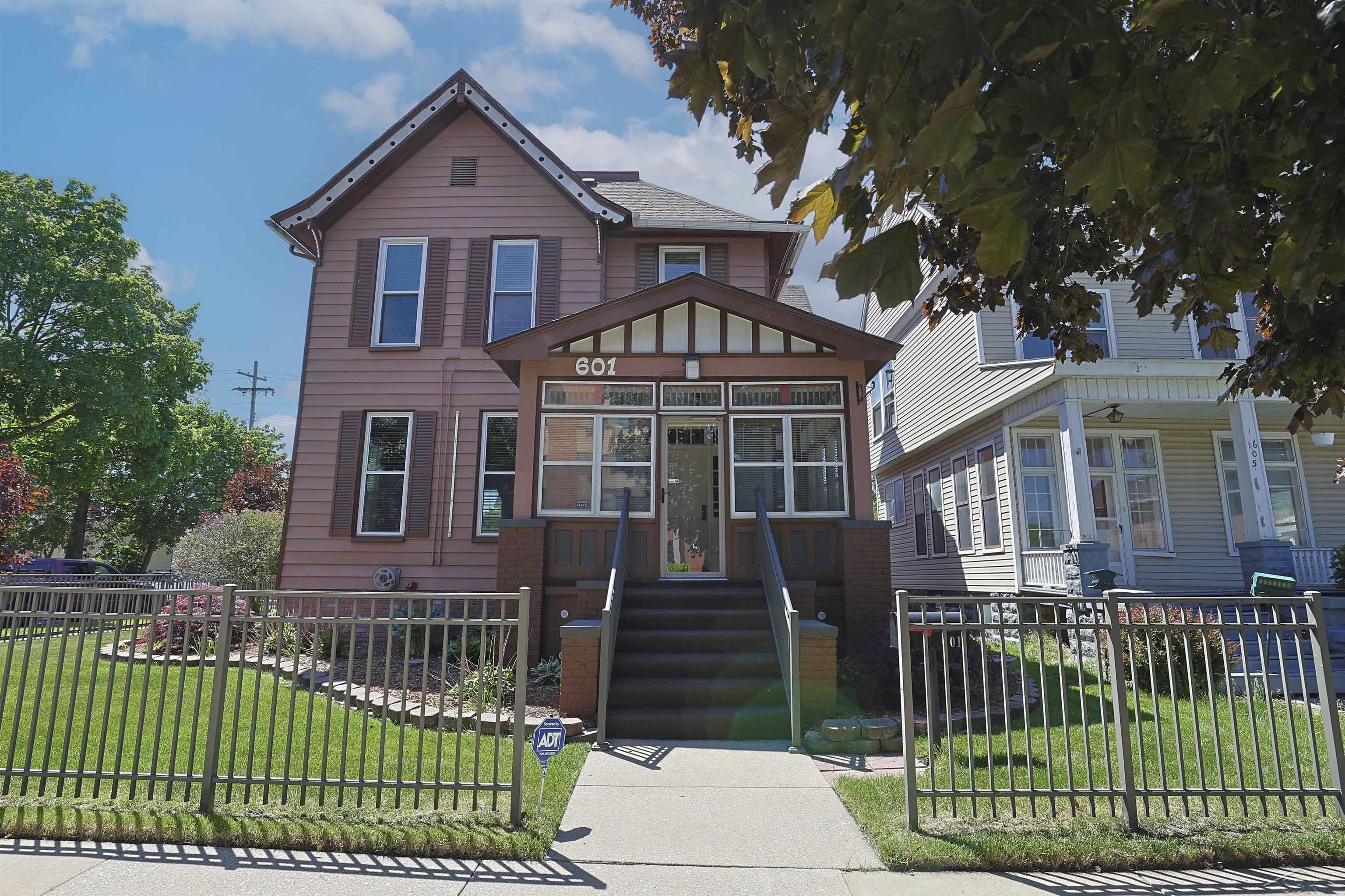 601 N Van Buren Street — photo
