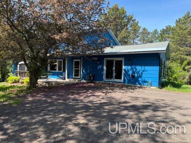 1435 Odanah Road — photo