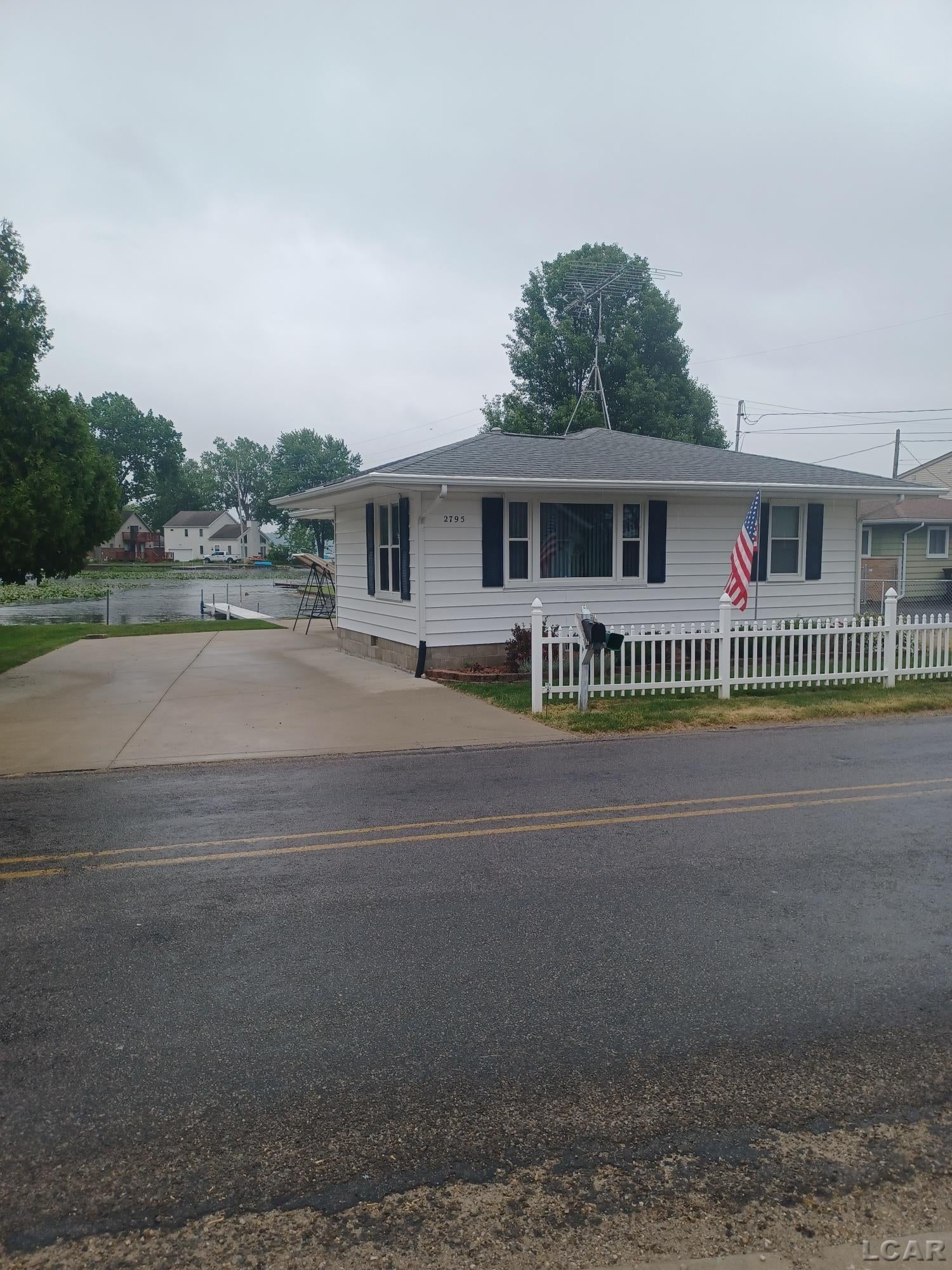 2795 Round Lake Highway — photo