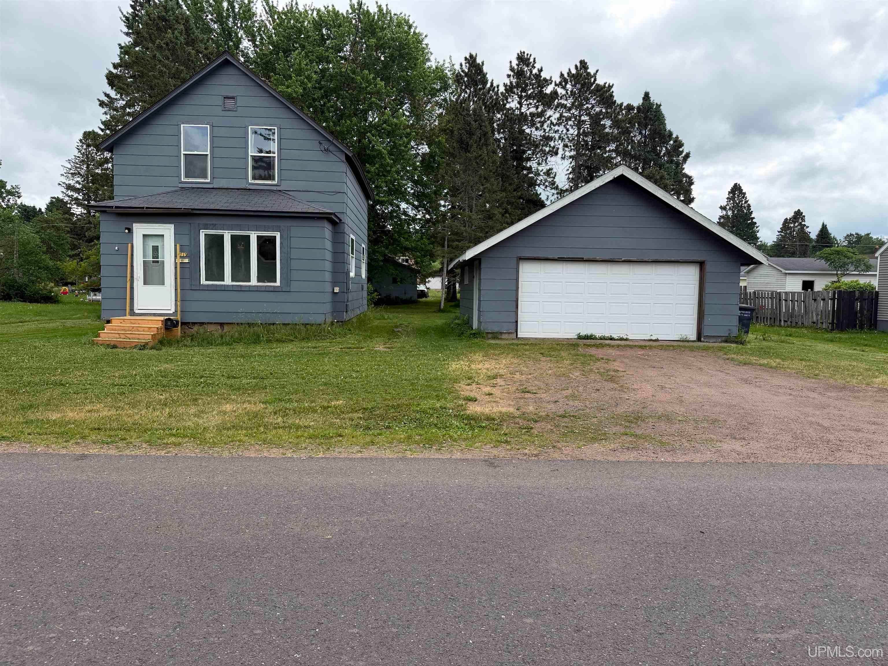 1719 Hadley Street — photo