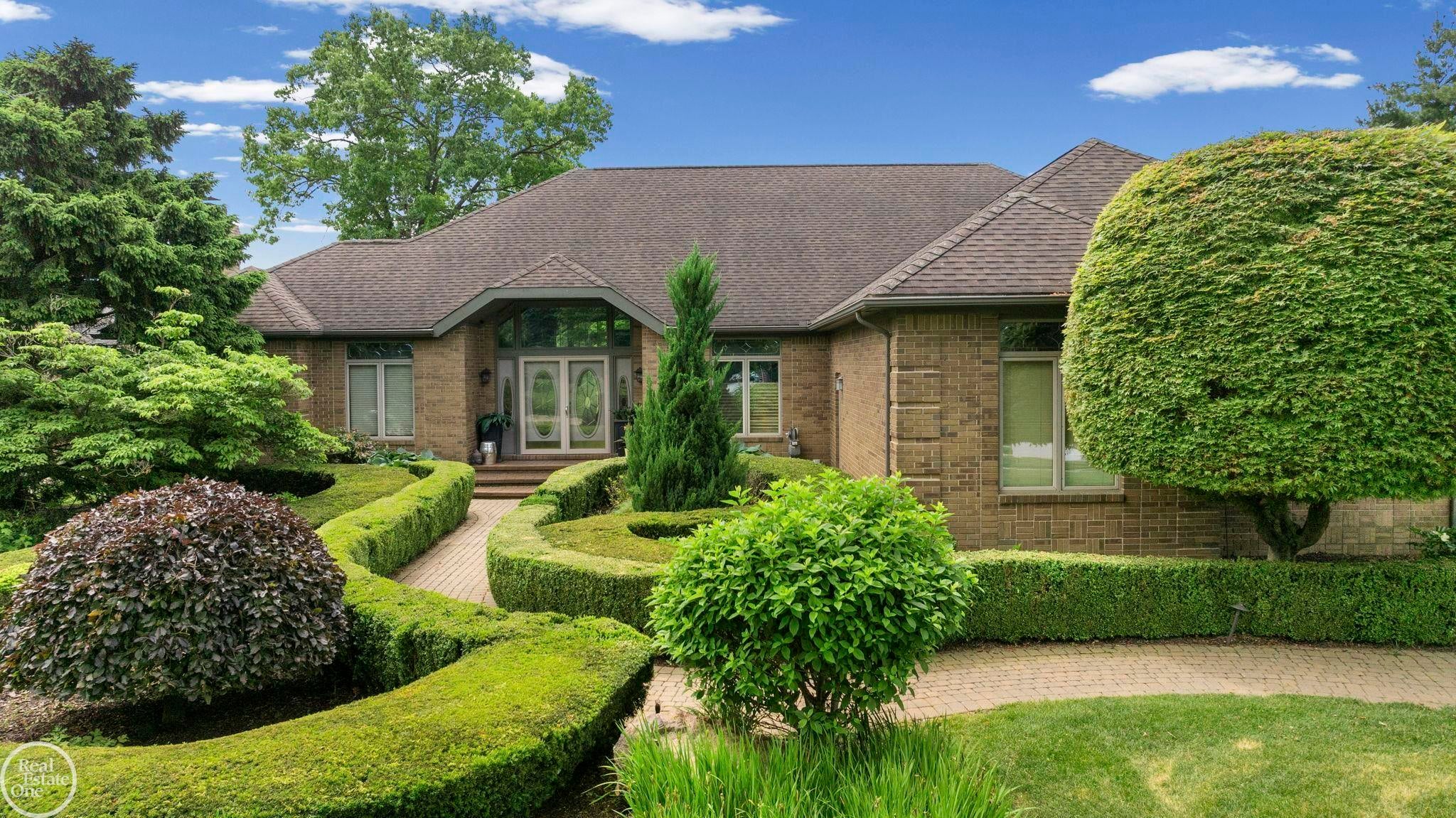 6718 Pond Drive — photo