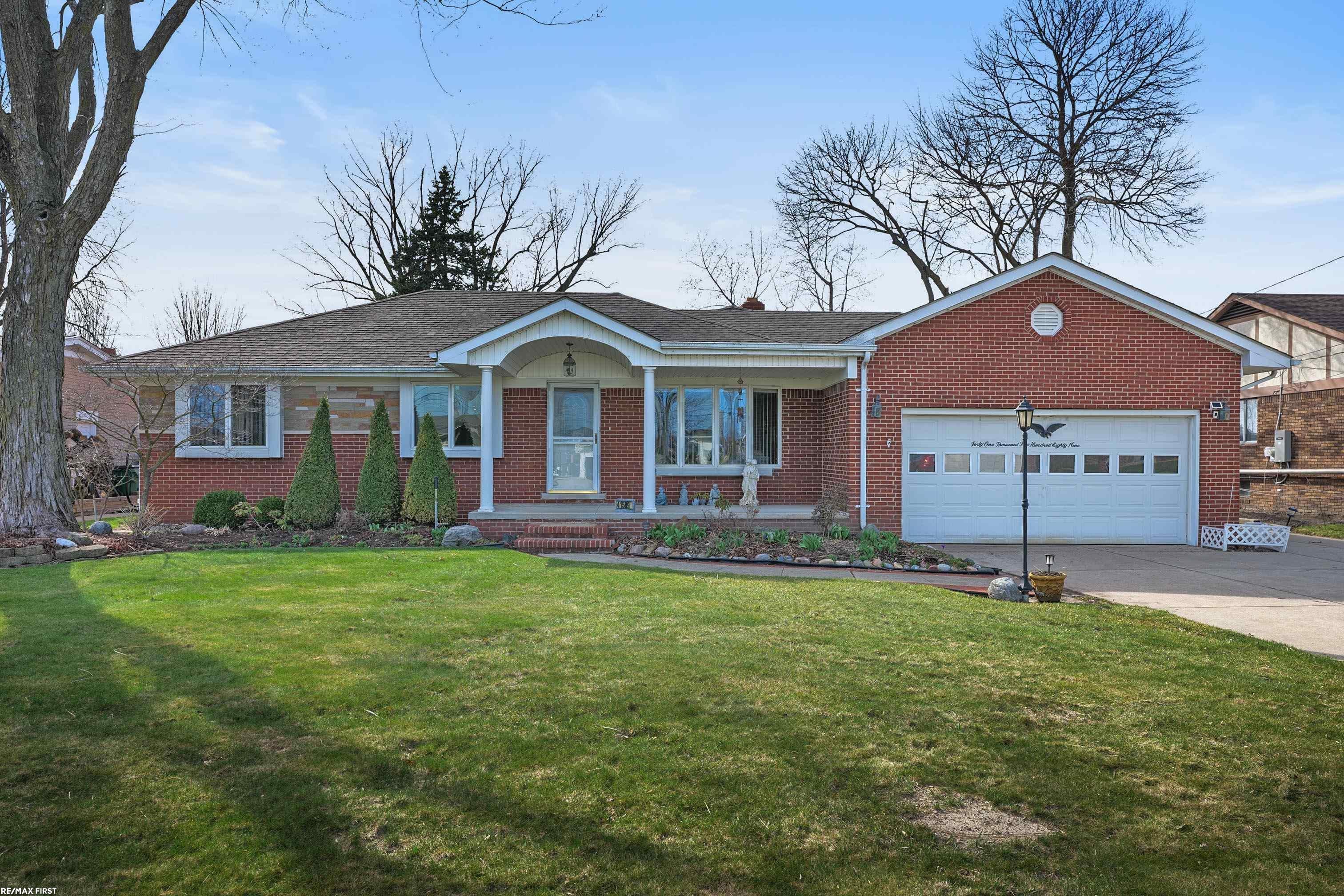 41589 Windmill Street — photo
