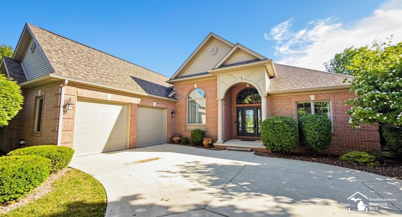 1009 Regents Park Drive — photo