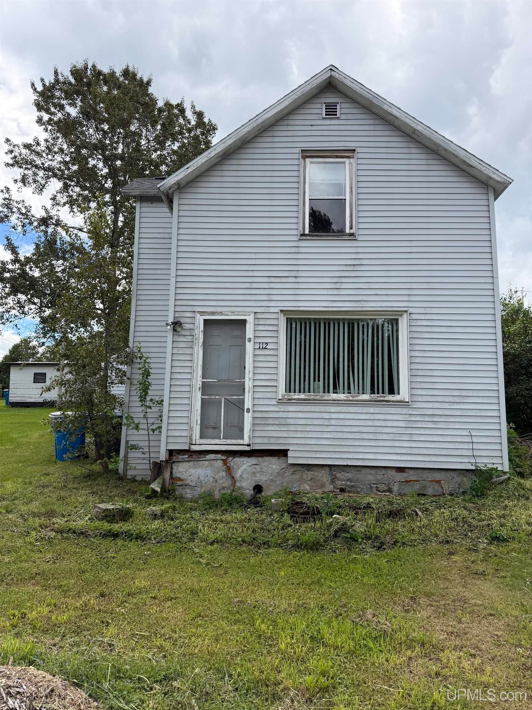 112 E Railroad Street — photo